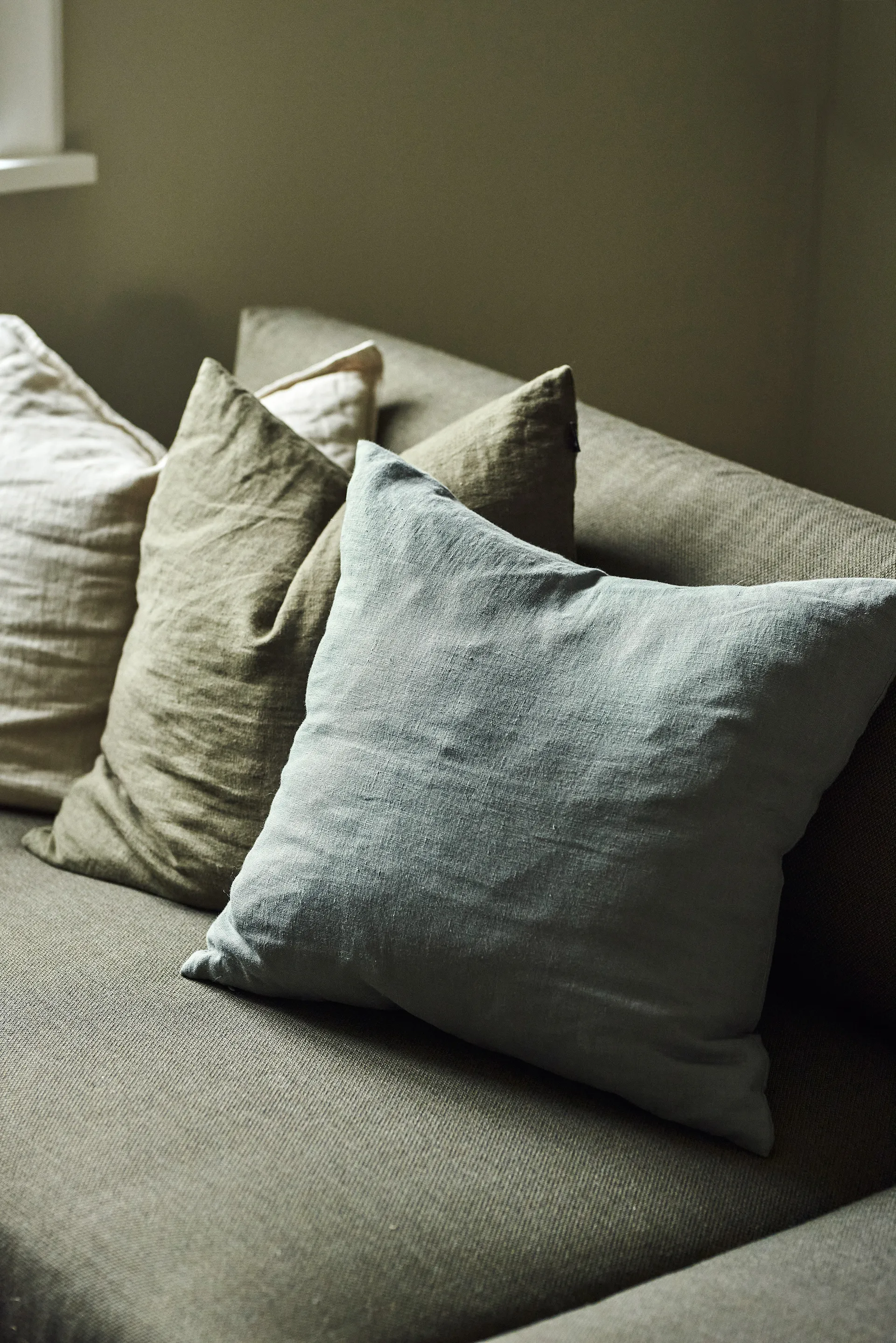 Calm 系列枕头套（亚麻布） 50x50 cm, 烟熏蓝色 Scandi Living