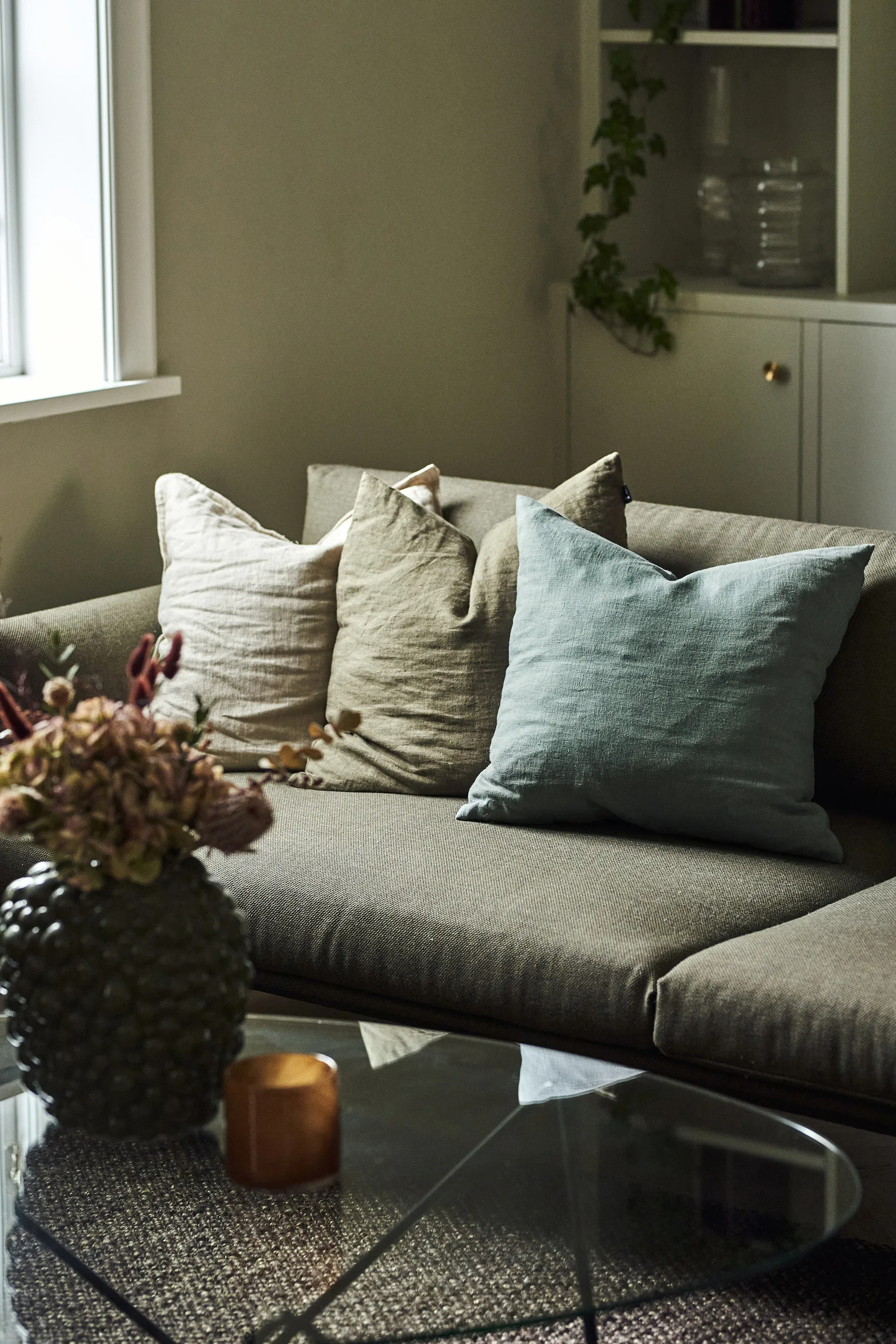 Calm 系列枕头套（亚麻布） 50x50 cm, 烟熏蓝色 Scandi Living