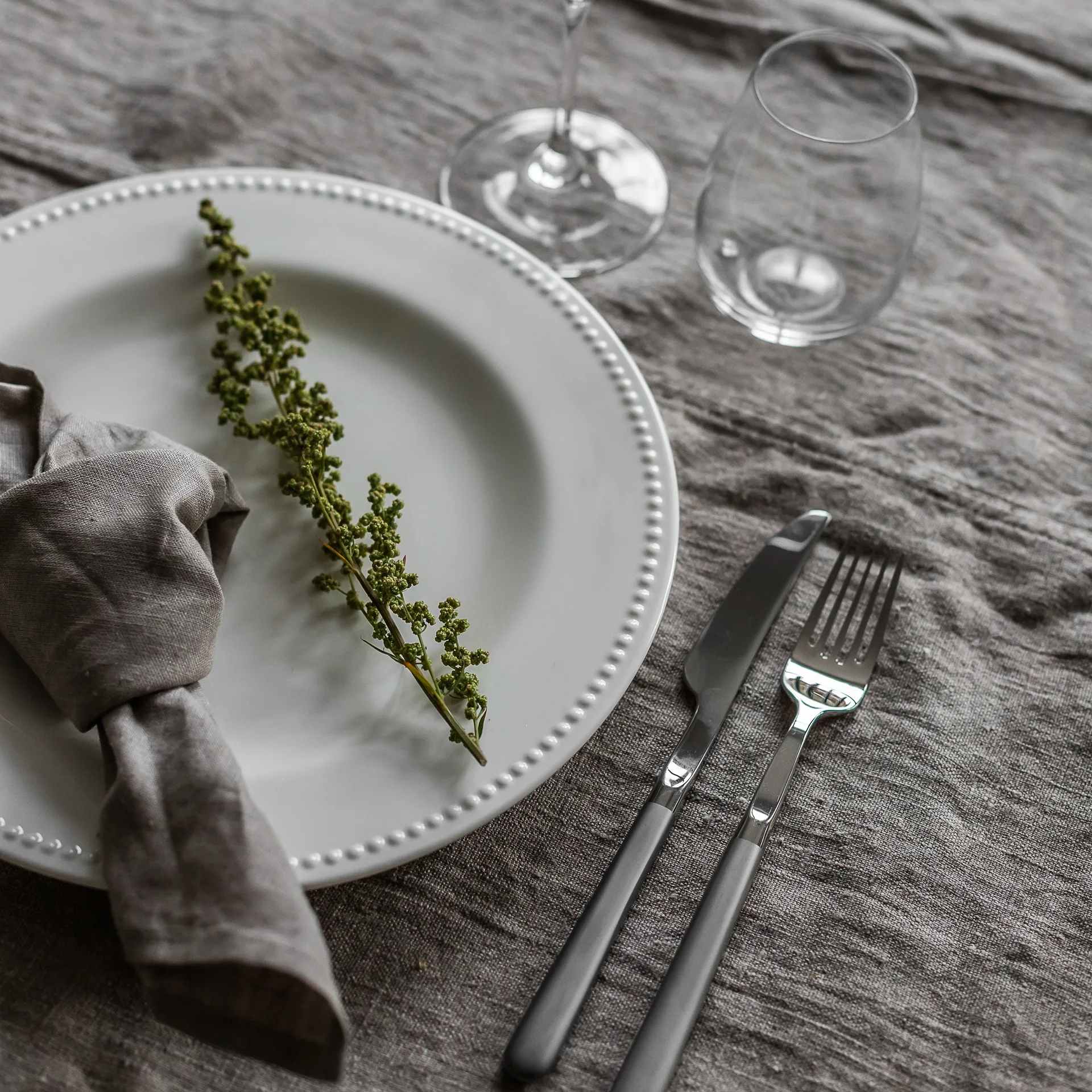 Dots 浮雕圆点 系列餐具 大号平盘_28cm_四件套装 , 白色 Scandi Living