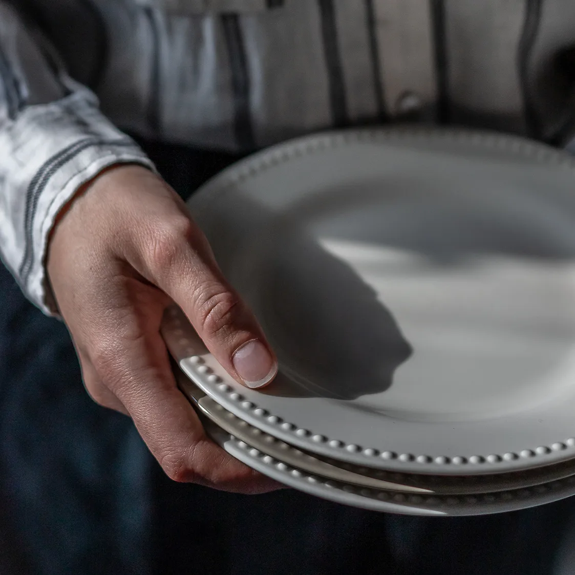 Dots 浮雕圆点 系列餐具 大号平盘_28cm_四件套装 , 灰色 Scandi Living