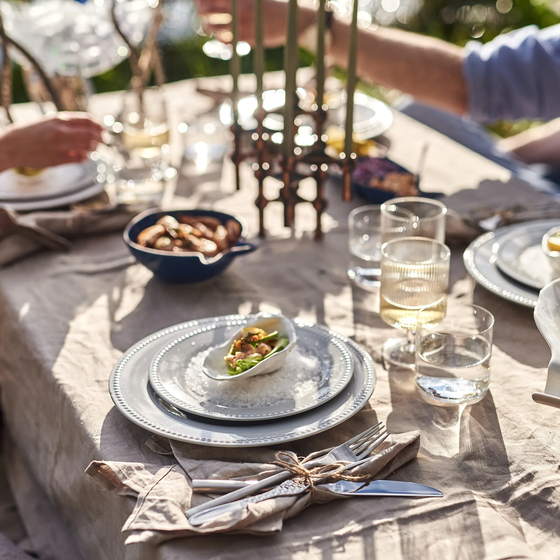 Dots 浮雕圆点 系列餐具 大号平盘_28cm_四件套装 , 灰色 Scandi Living