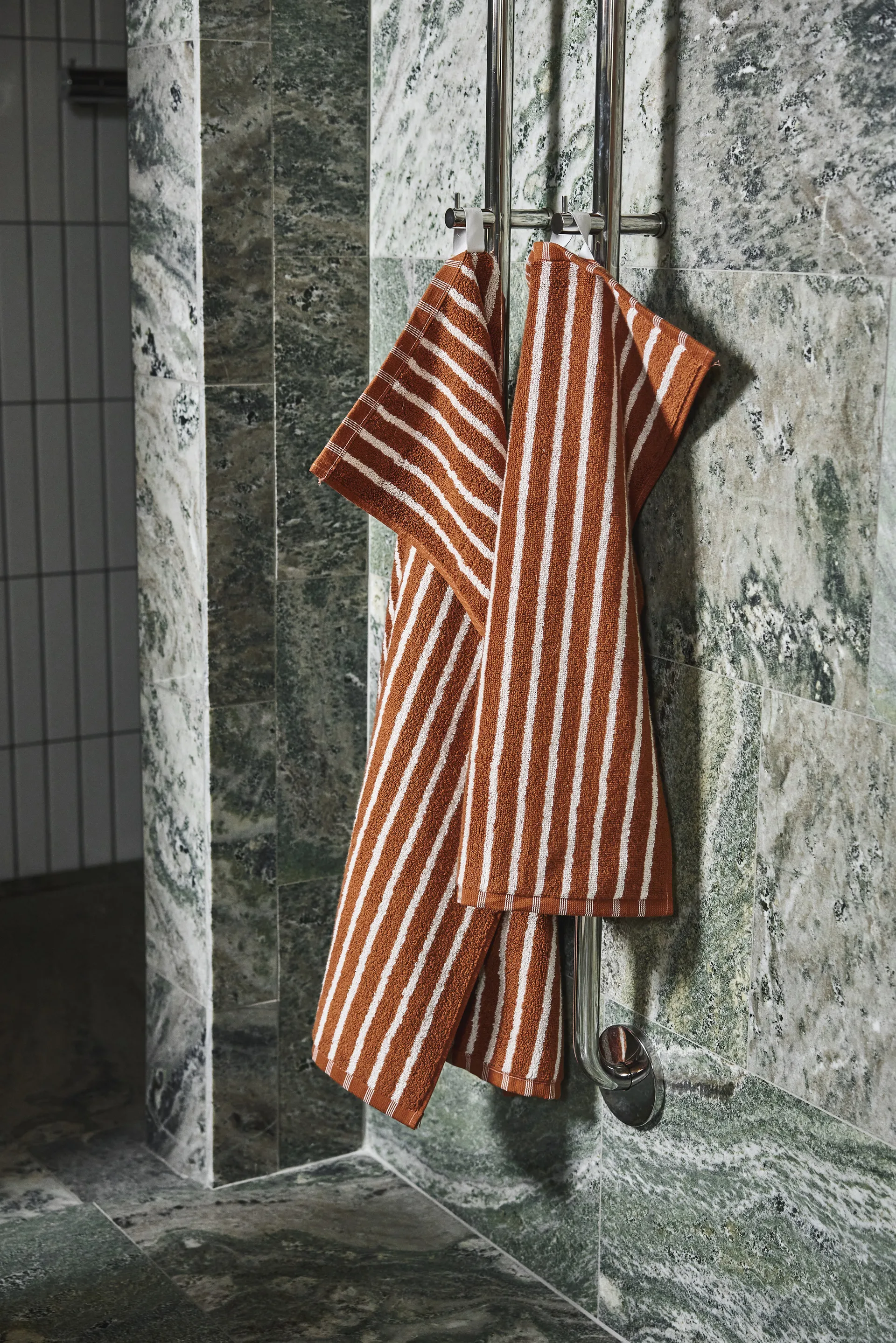 Drift 毛巾30x50cm, 棕色_白色 Scandi Living