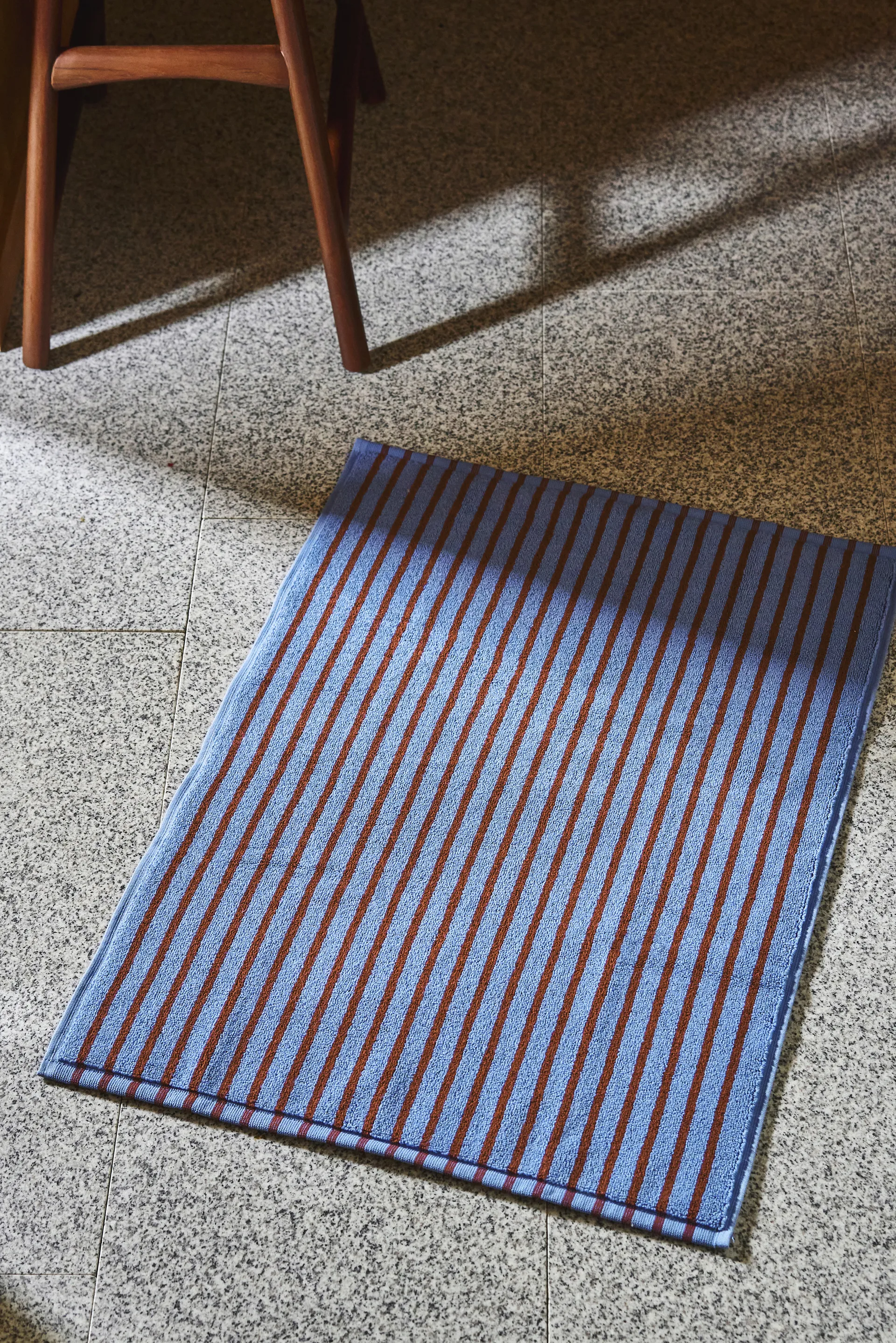 漫游系列 Drift 浴室地垫 50x70cm, 蓝红相间 Scandi Living