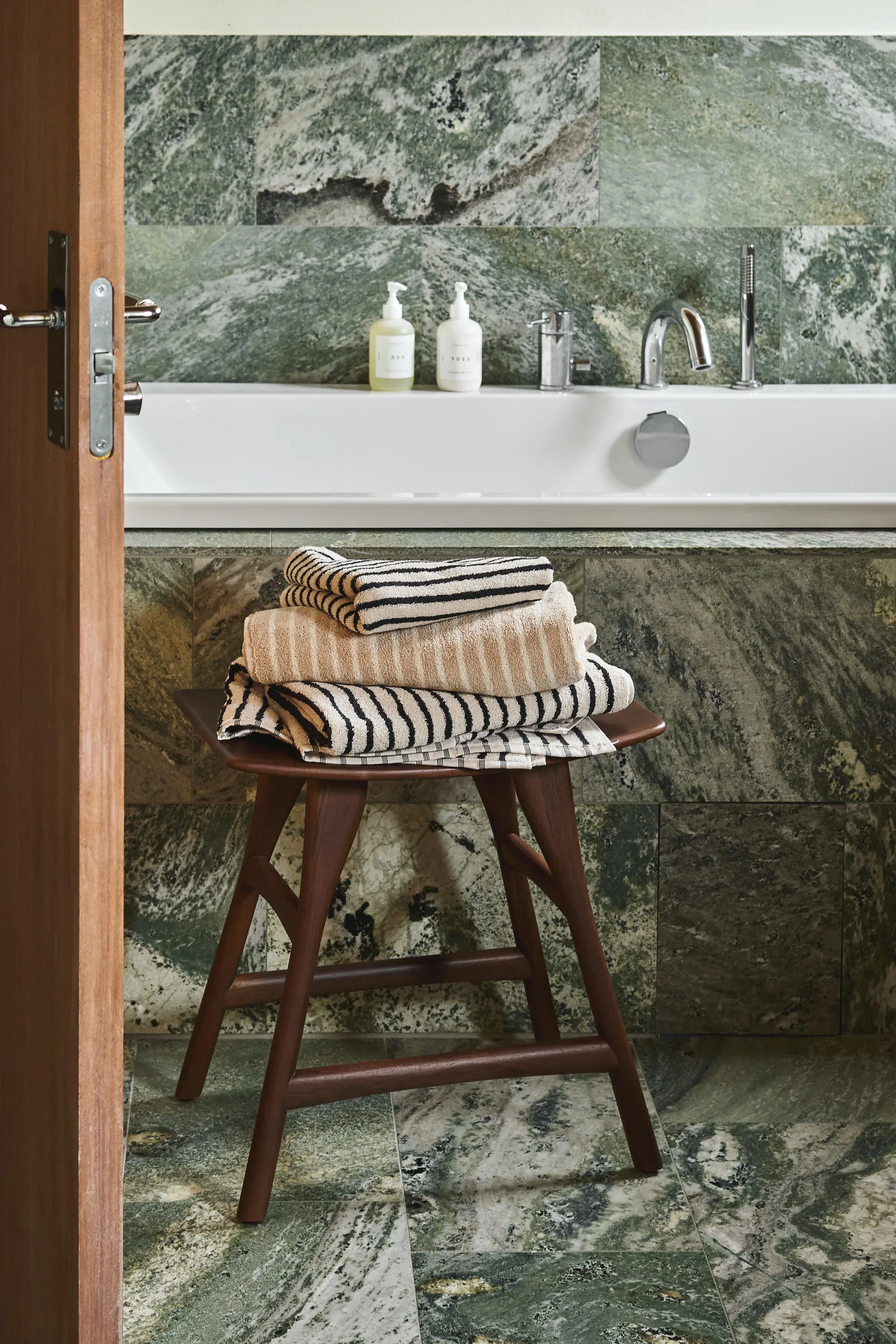 漫游系列 Drift 浴巾 70x140 cm, 米色-白色 Scandi Living