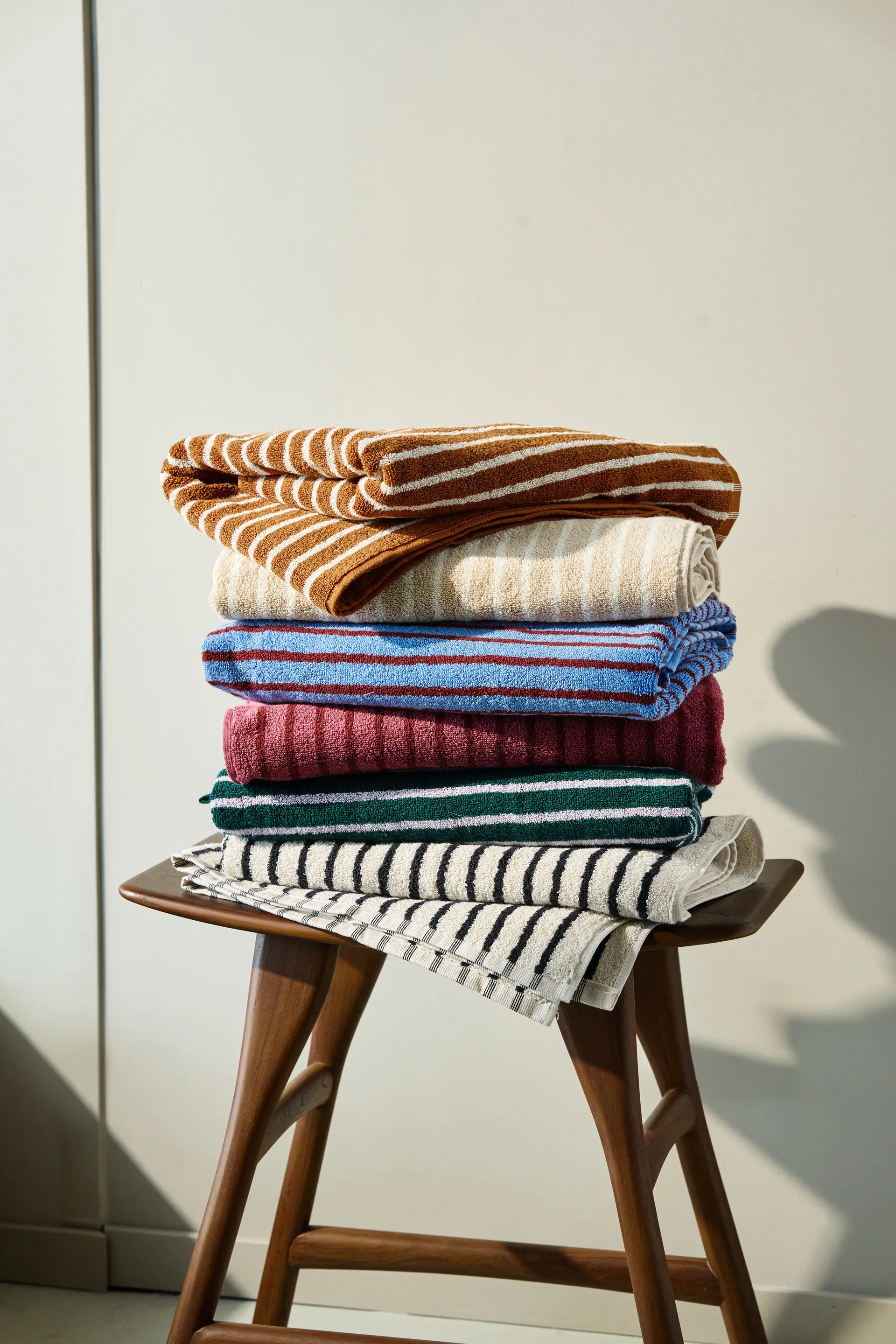 漫游系列 Drift 浴巾 70x140 cm, 绿色-紫色 Scandi Living