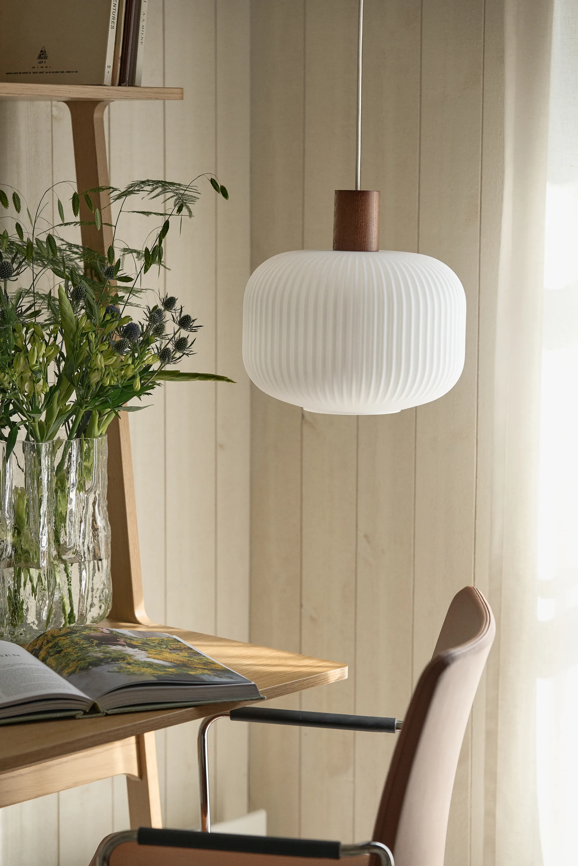 Fair 岑白 吊灯 Ø30 cm, 磨砂玻璃_深木色 Scandi Living