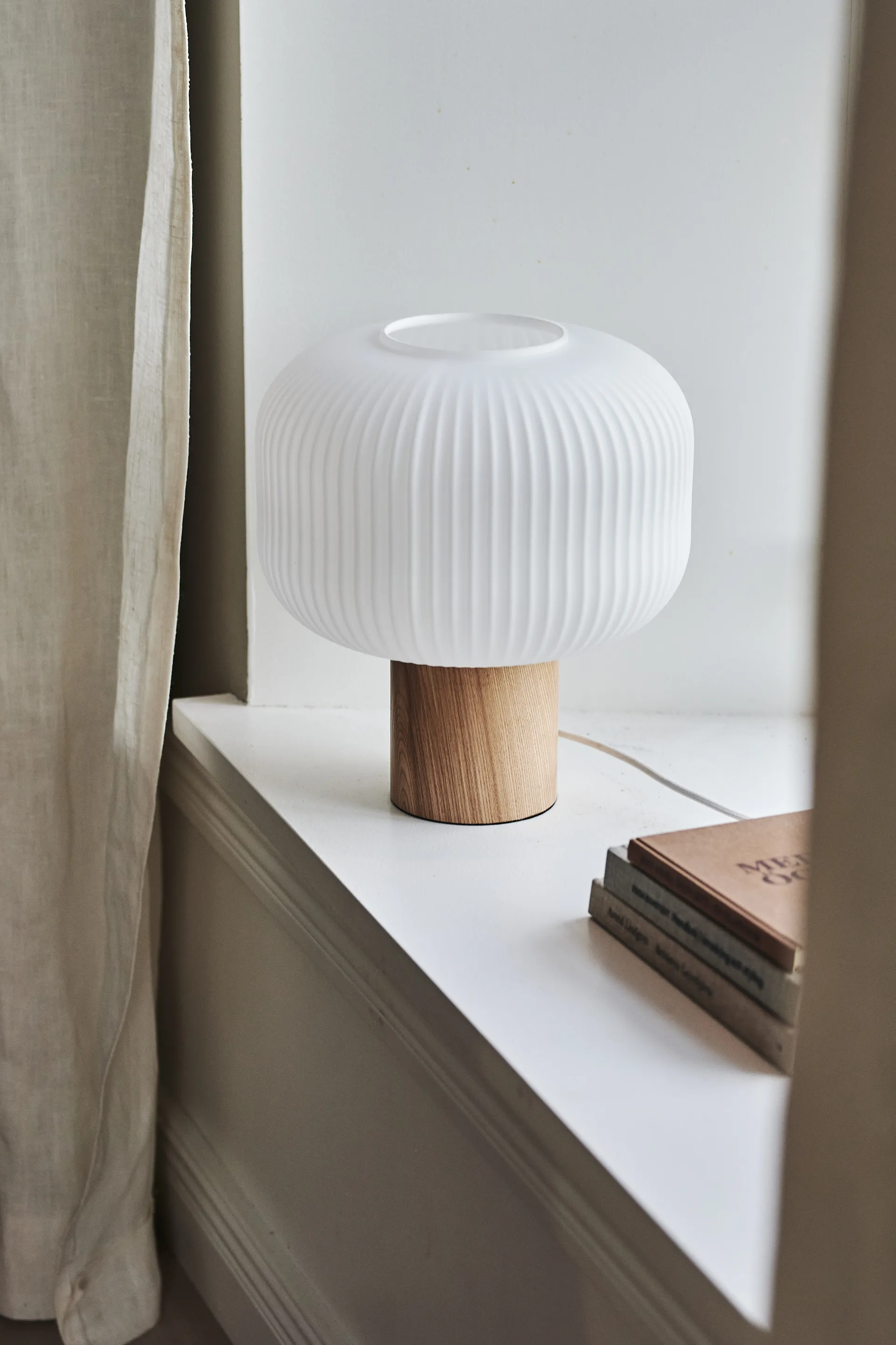 Fair 岑白 台灯 34.5 cm, 磨砂玻璃_浅木色 Scandi Living
