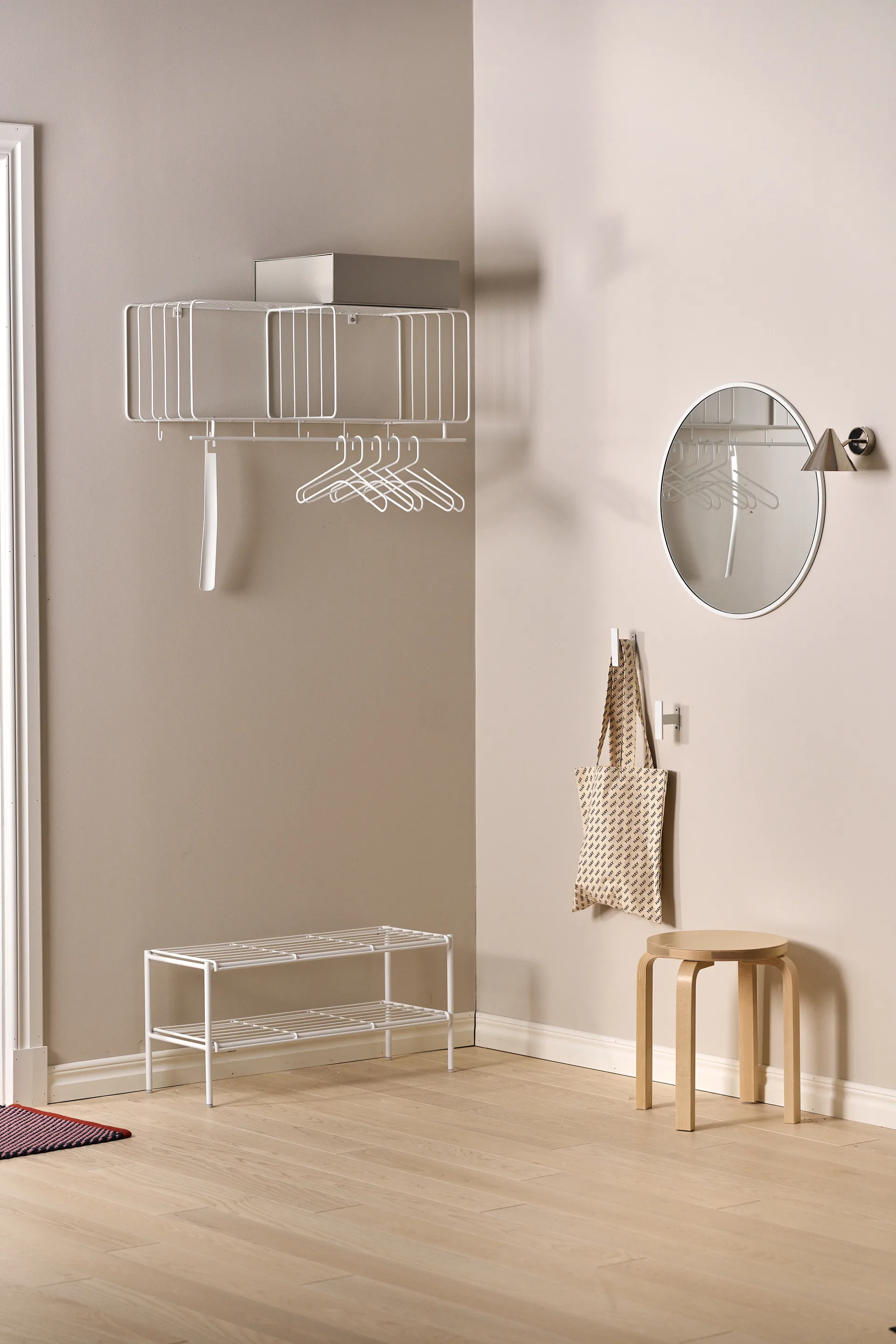 Nod 北欧极简风 入户墙面置物架/衣帽架 90cm, 白色 Scandi Living