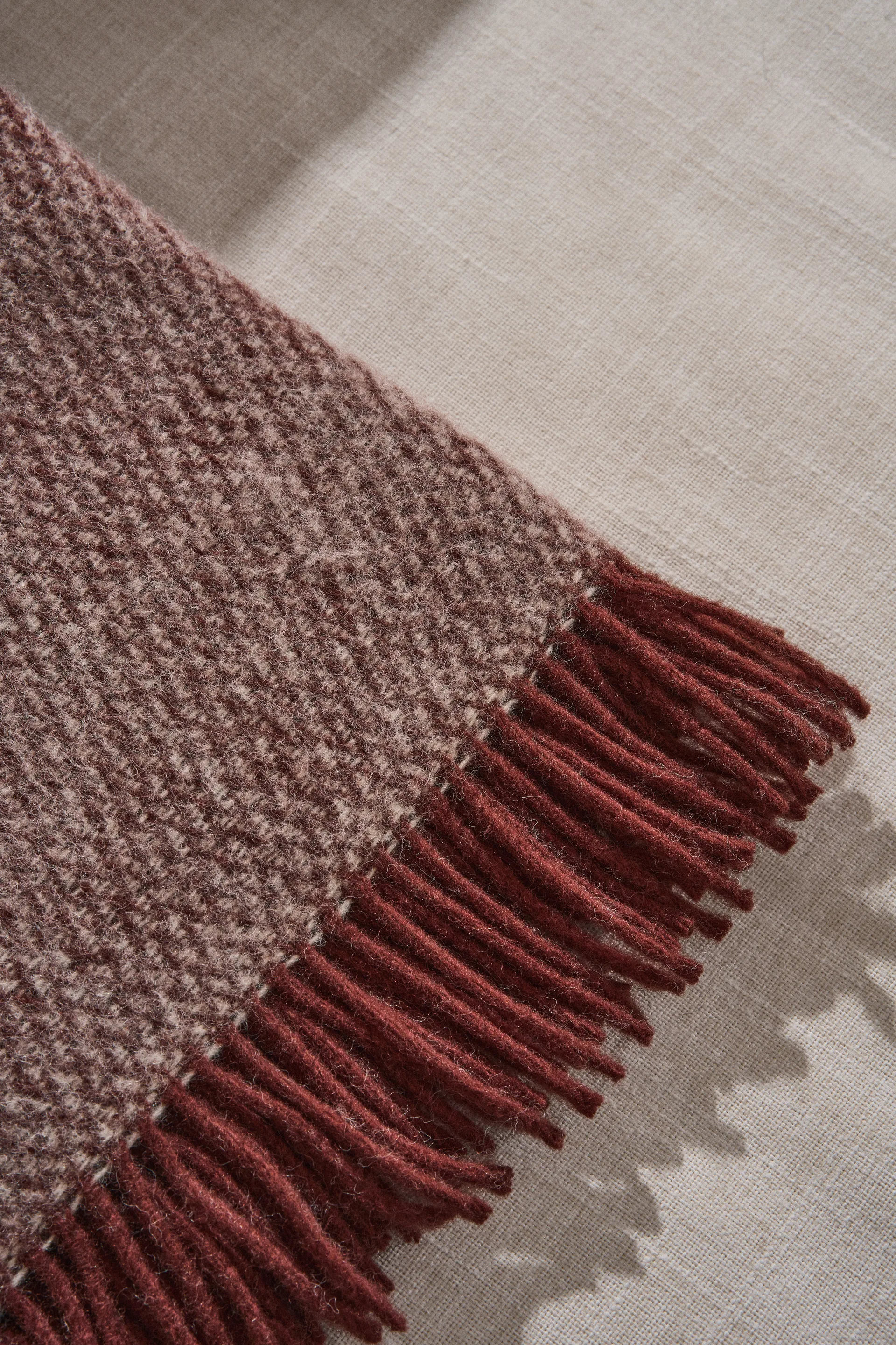 Sandstone 厄尔岛系列 新西兰羊毛毯 130x180 cm, Burgundy Scandi Living