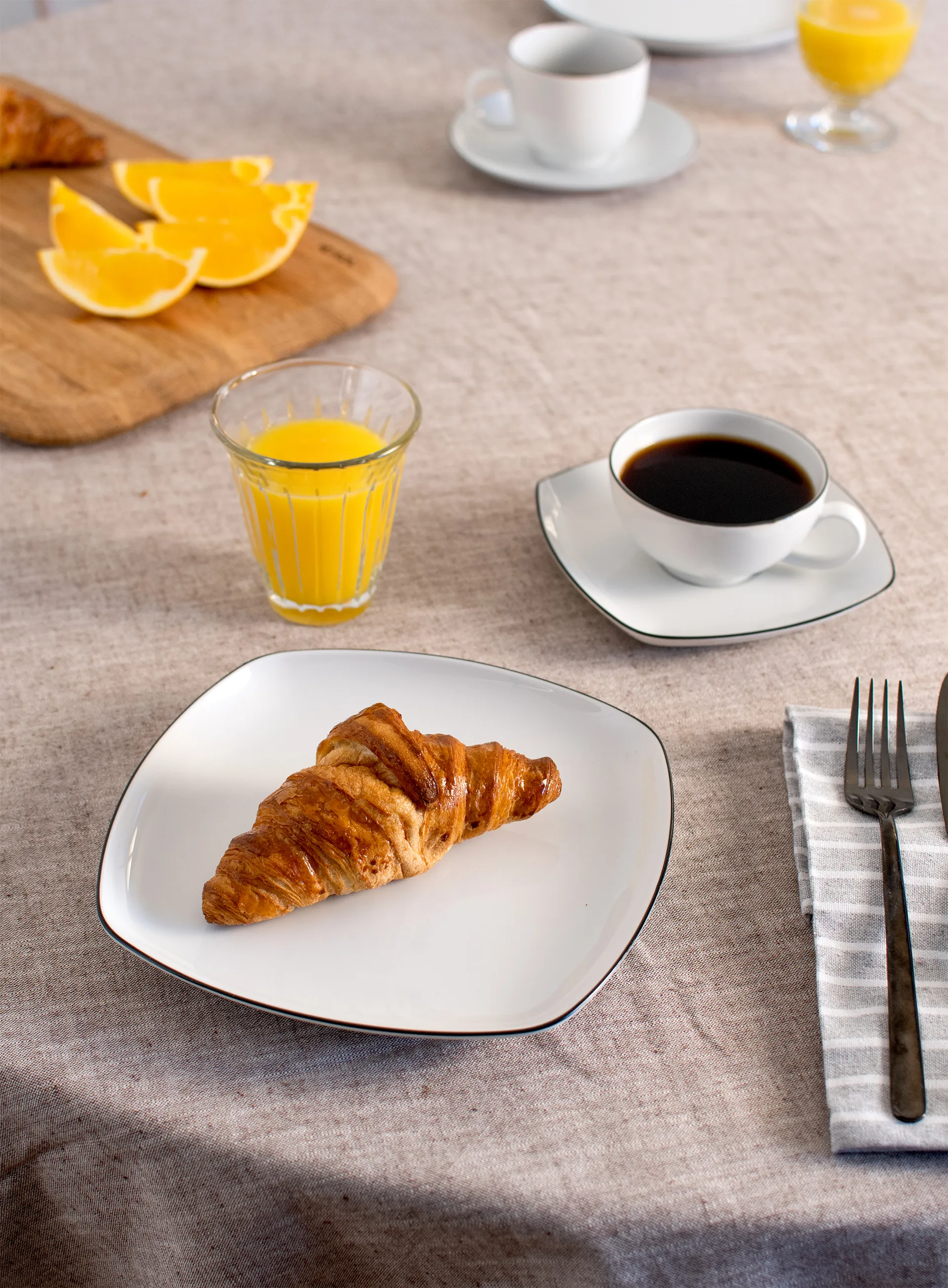 Lido black lines tea service square 18件, White with black edge Seltmann Weiden