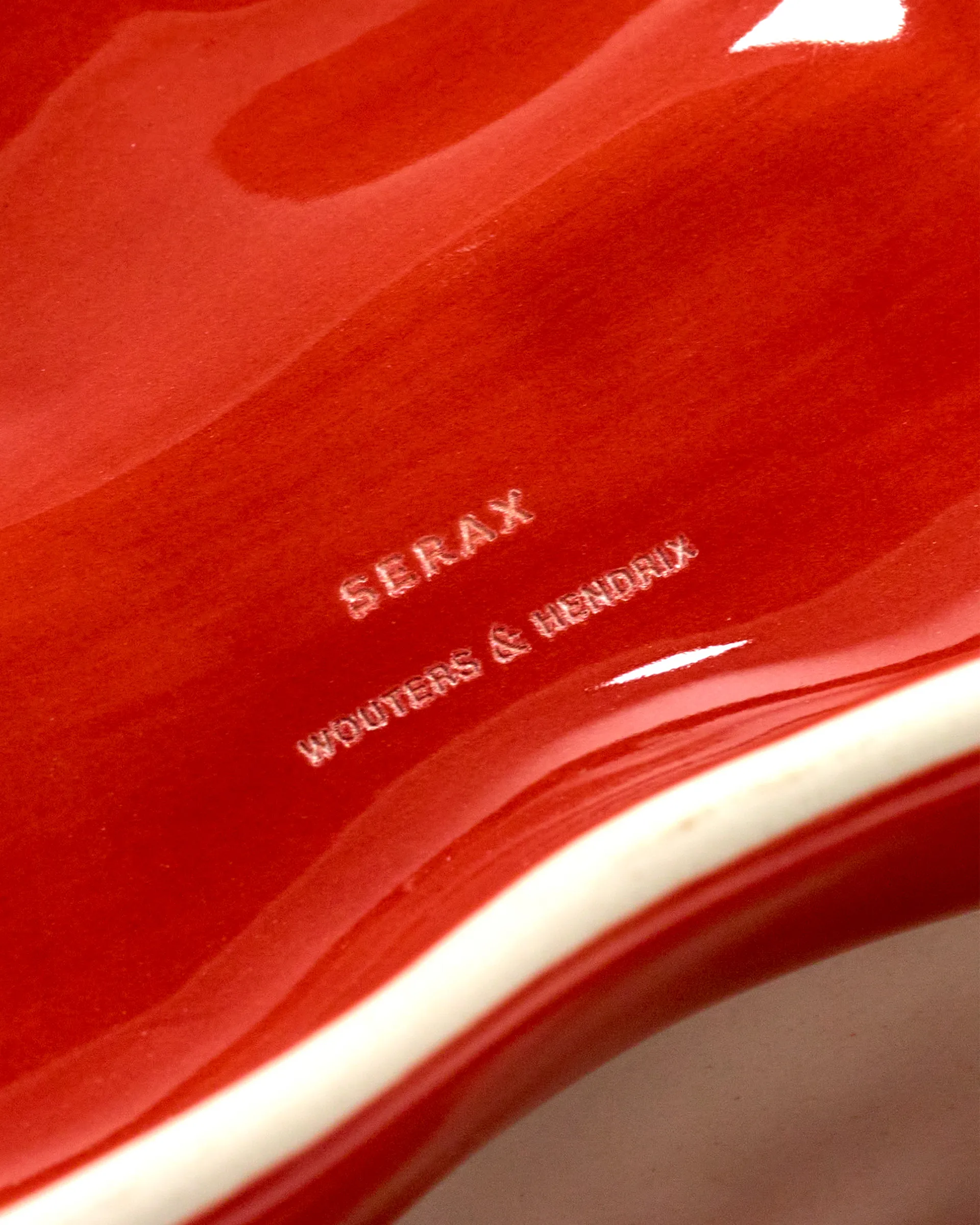 Les Objets MouleversantsS号托盘, 红色 Serax