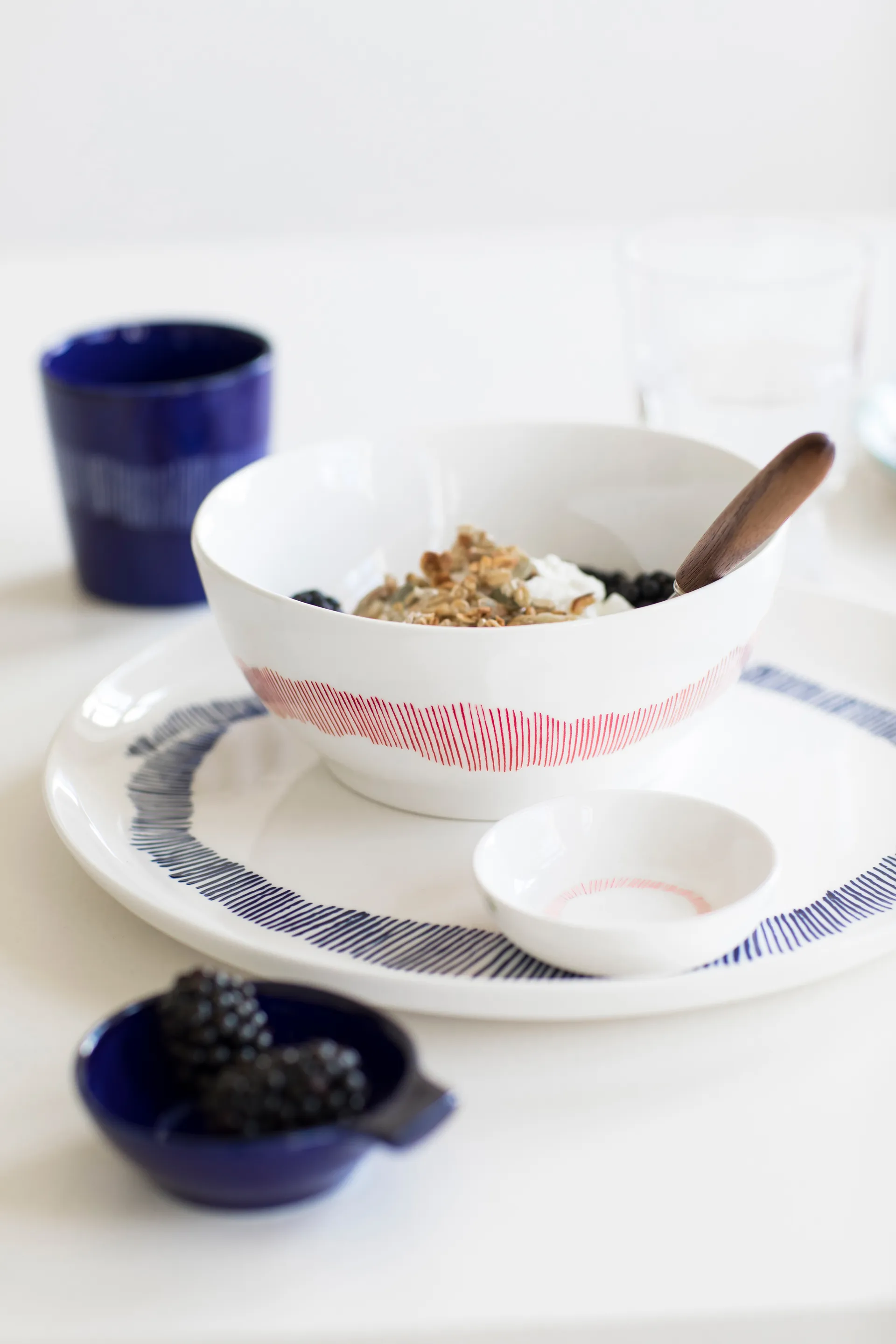Ottolenghi Feast 盘子 L Ø26 cm 两件套装, 白色 stripes-蓝色 Serax