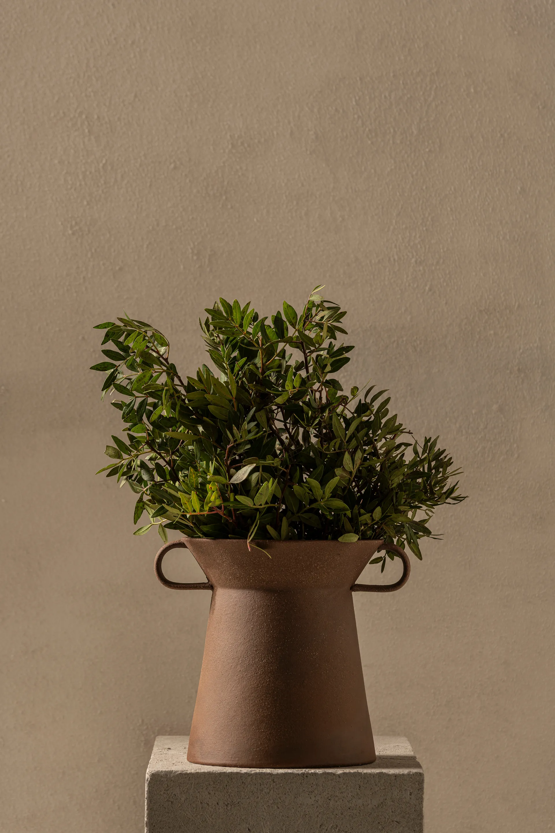 Urban 03 花瓶 L 21 cm, 红色-褐色 Serax