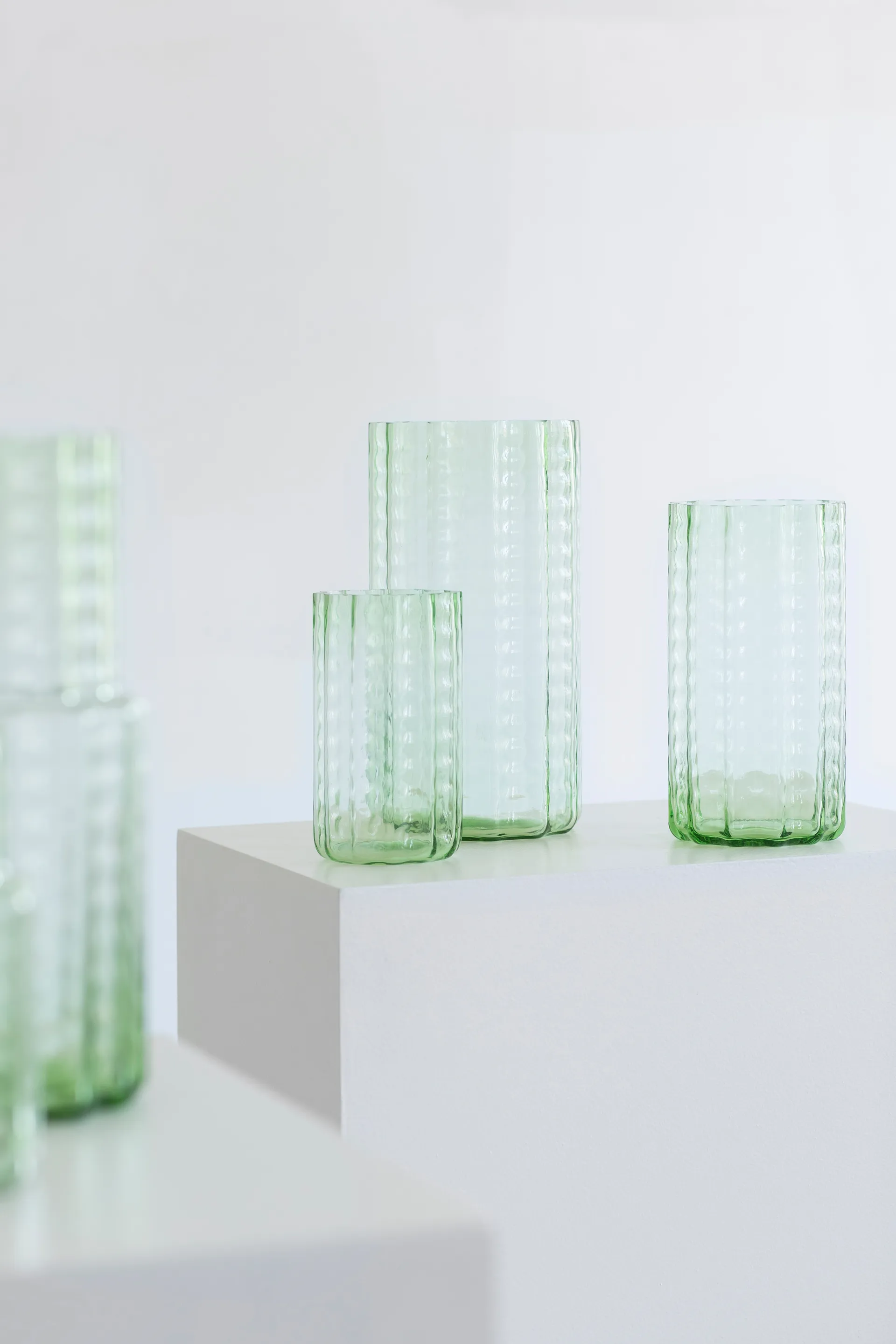 Waves 02 花瓶28cm, 绿色透明款 Serax