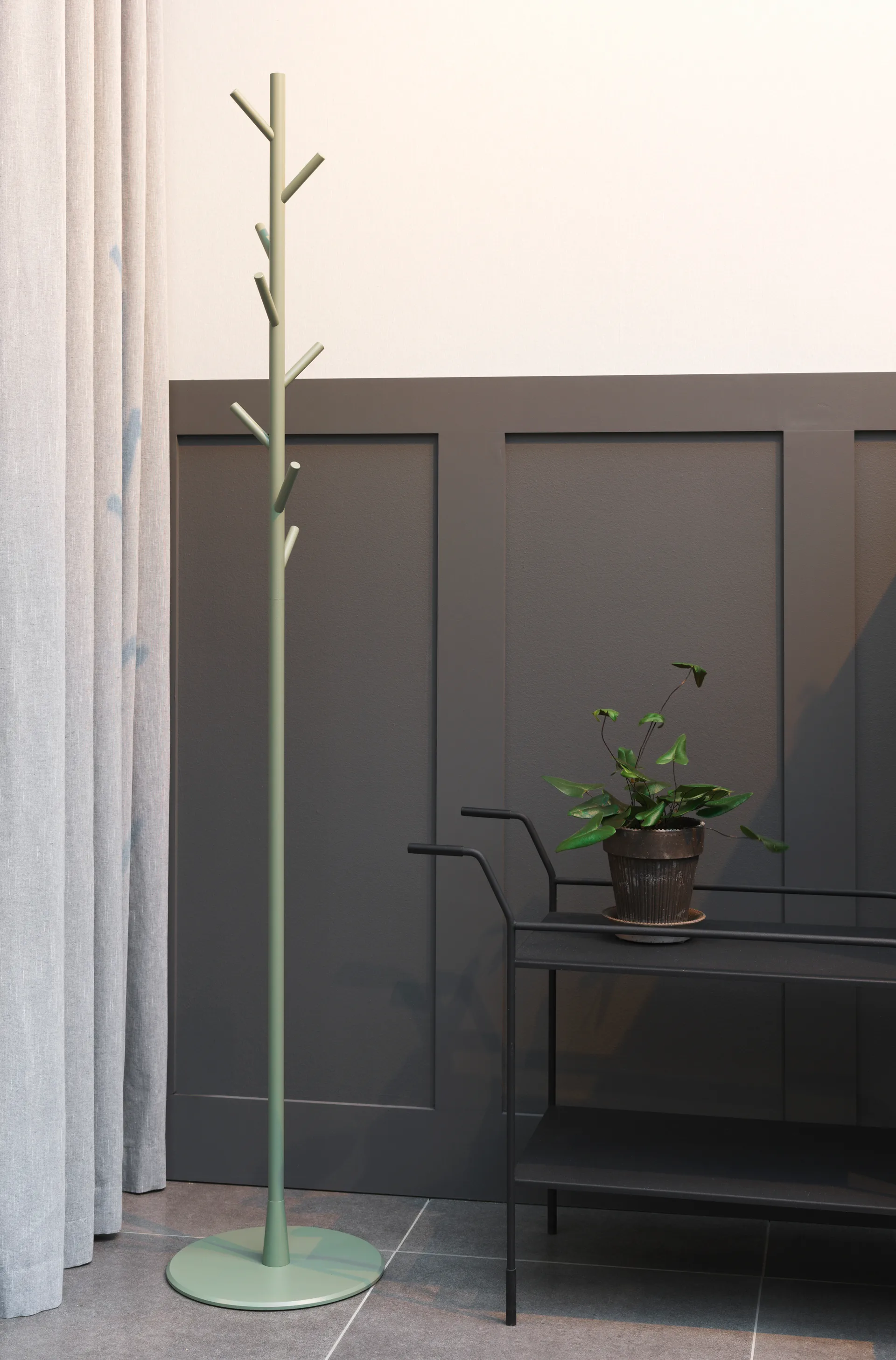 Sticks 衣架/架子 floor, Linden wood SMD Design