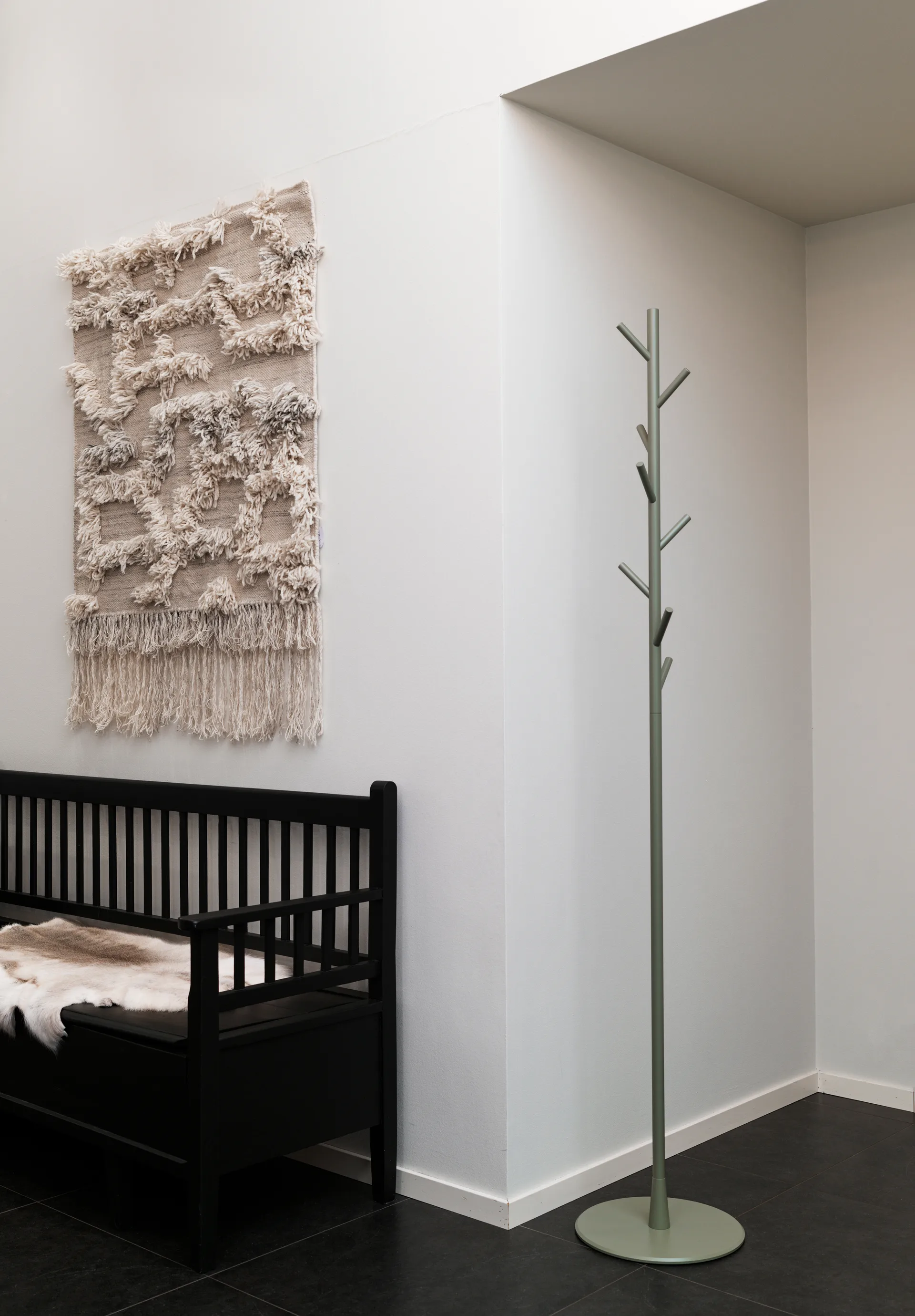 Sticks 衣架/架子 floor, Linden wood SMD Design