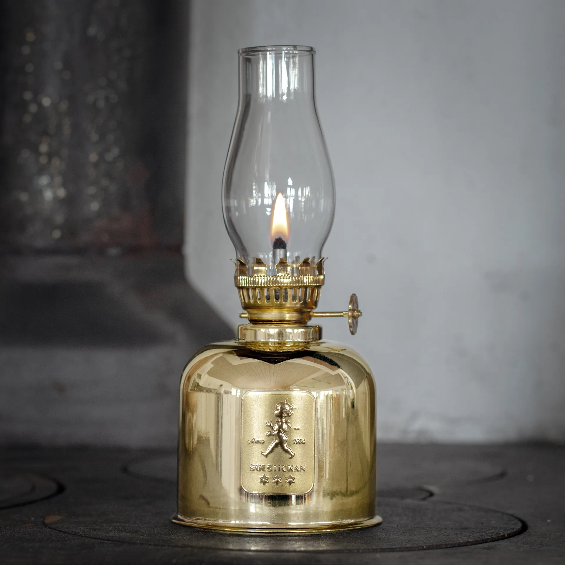 Solstickan paraffin 灯, 金色 Solstickan Design