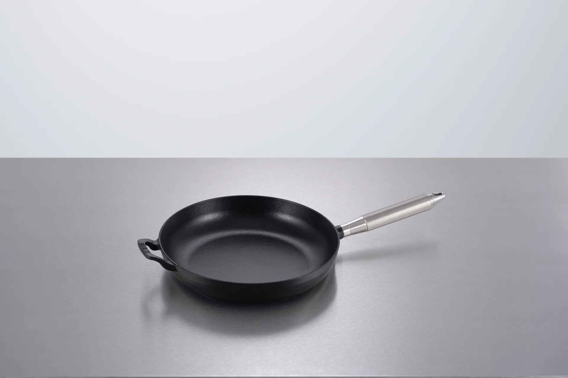 Buster & Punch黑色铸铁煎锅直径28cm, 钢色_handle STAUB
