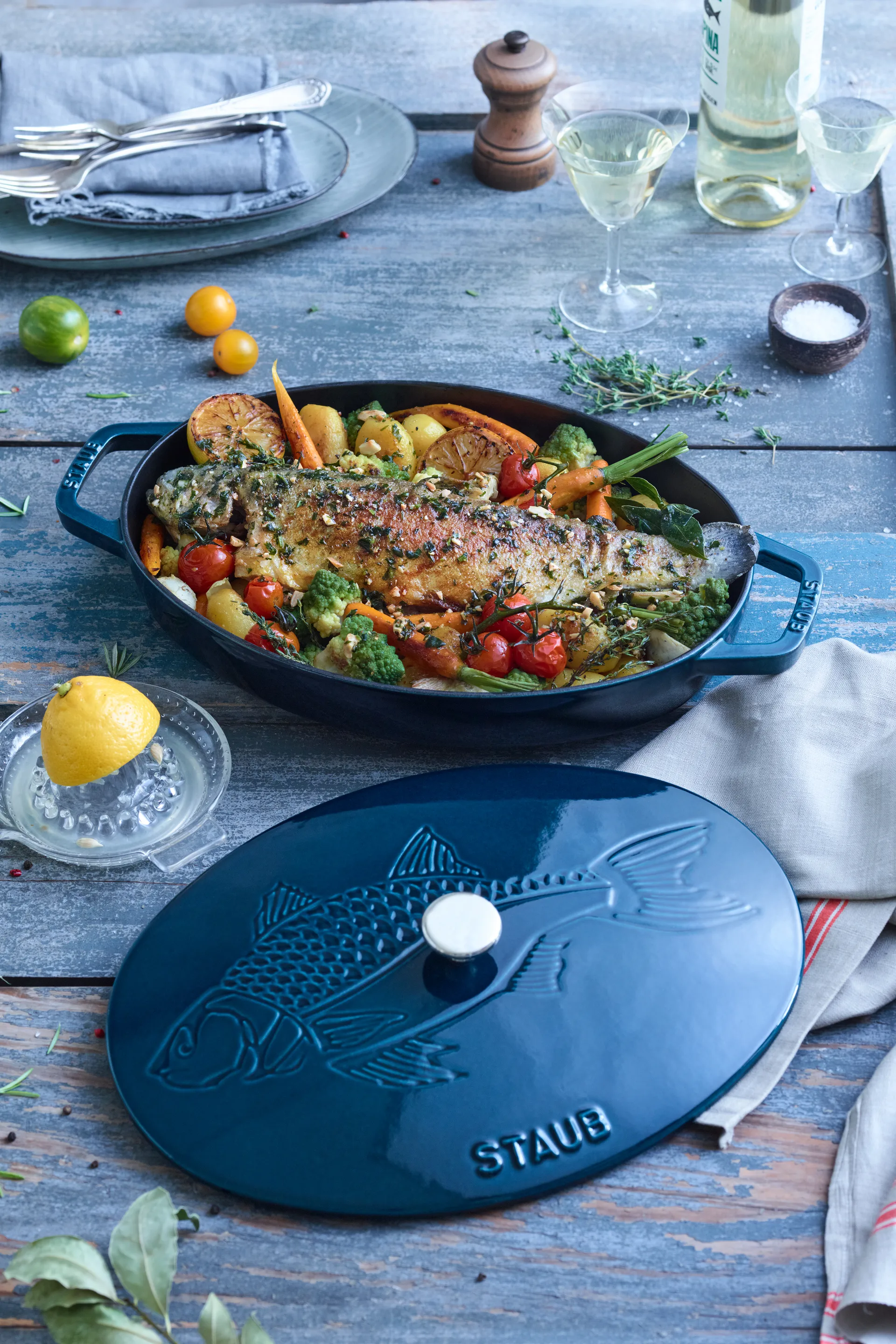 La Mer oval 砂锅  dish - three layered enamel, 32 cm STAUB