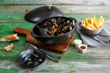 Staub 贻贝烤盘 2升 - 黑色 - STAUB