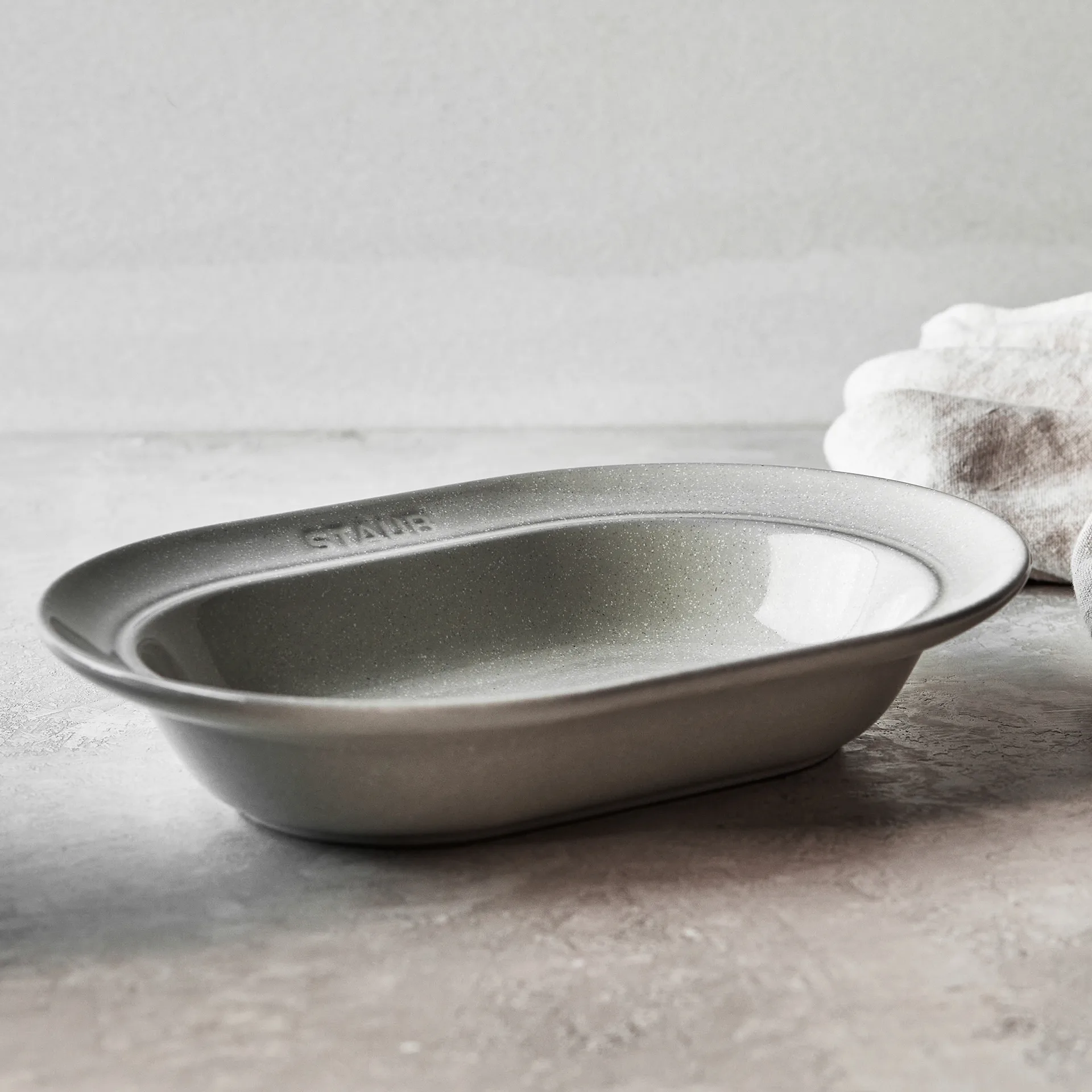 Staub 新白松露 椭圆形茶碟, 25 cm STAUB