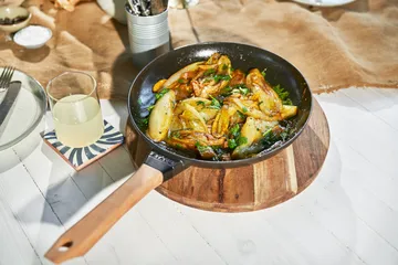 Staub黑色铸铁煎锅浅色木柄 - Ø28cm - STAUB