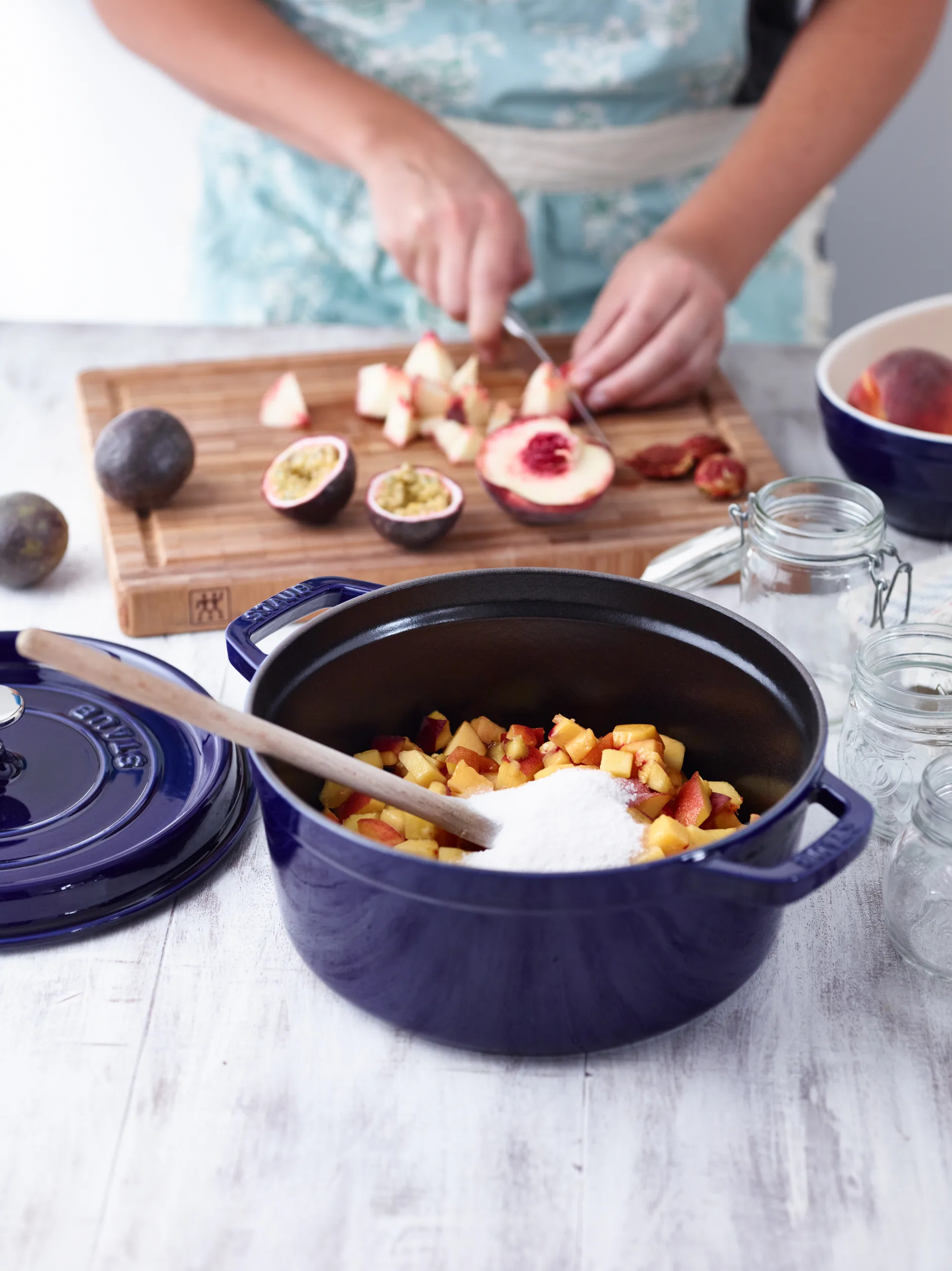 Staub 圆形炖锅 三层搪瓷 3.8升, 深蓝色 STAUB