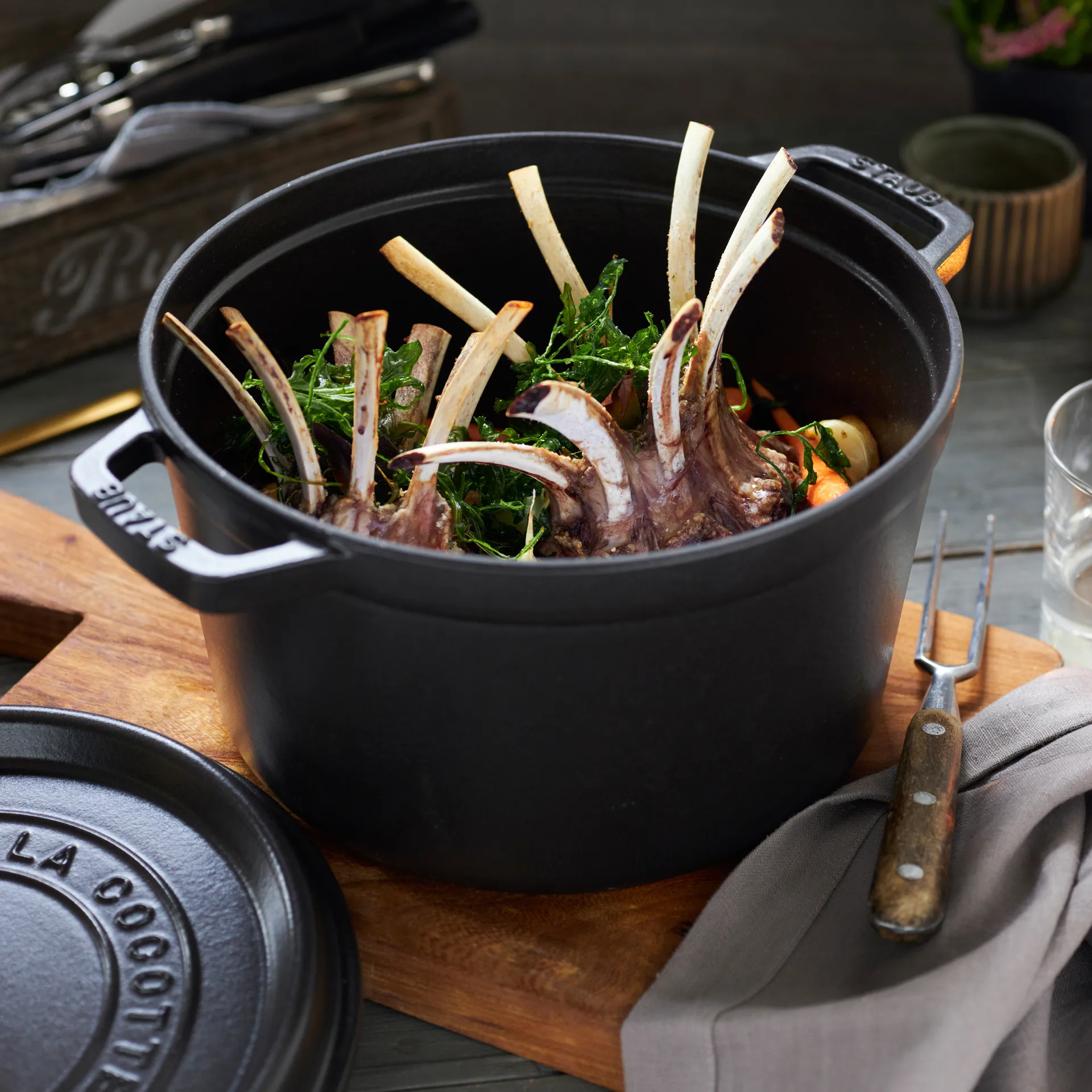 Staub 圆形高身炖锅4.8升, 哑光黑色 STAUB