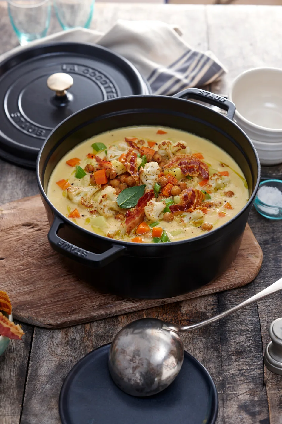 Staub 圆形砂锅6.7升, 黑色 STAUB