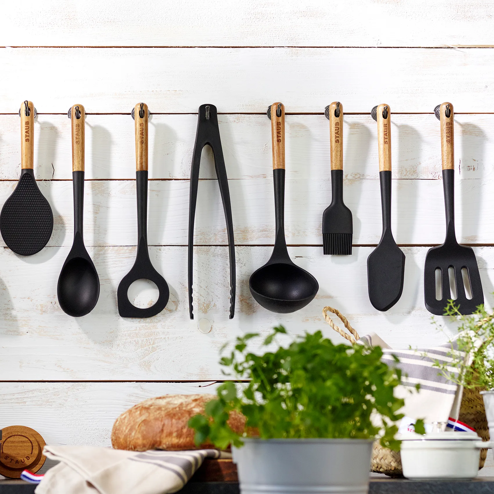 Staub dough scraper, 30 cm STAUB