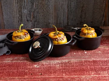 Staub La Cocotte圆形铸铁炖锅0.8升 - 黑色 - STAUB