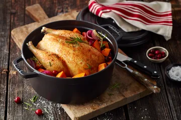 Staub La Cocotte圆形铸铁炖锅1.2升 - 黑色 - STAUB