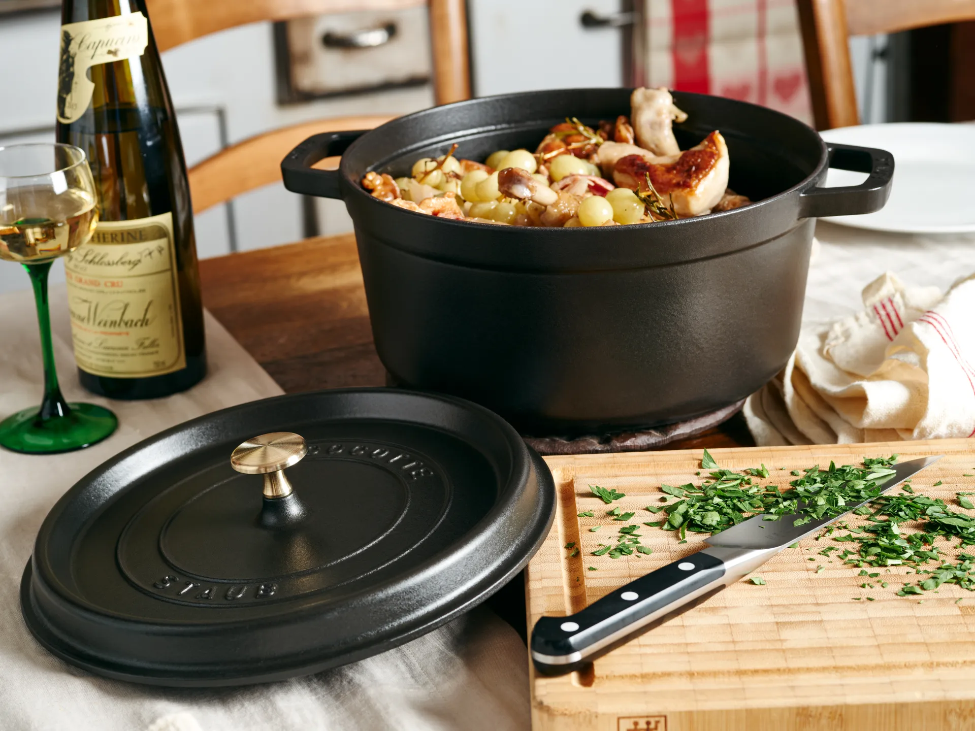 Staub La Cocotte圆形铸铁炖锅12.6升, 黑色 STAUB