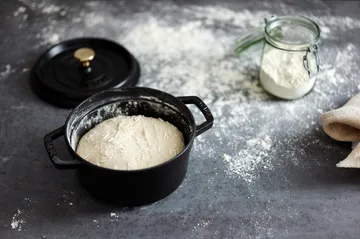 Staub La Cocotte圆形铸铁炖锅1.7升 - 黑色 - STAUB