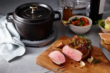 Staub La Cocotte圆形铸铁炖锅2.2升 - 黑色 - STAUB
