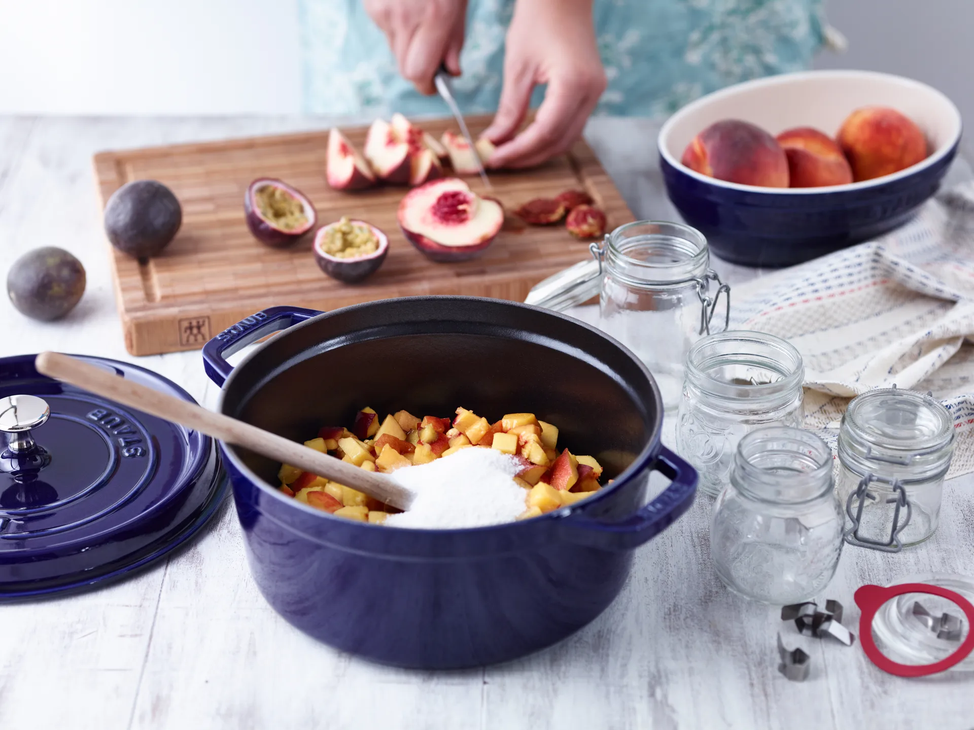 Staub La Cocotte圆形铸铁炖锅2.6升, 深蓝色 STAUB