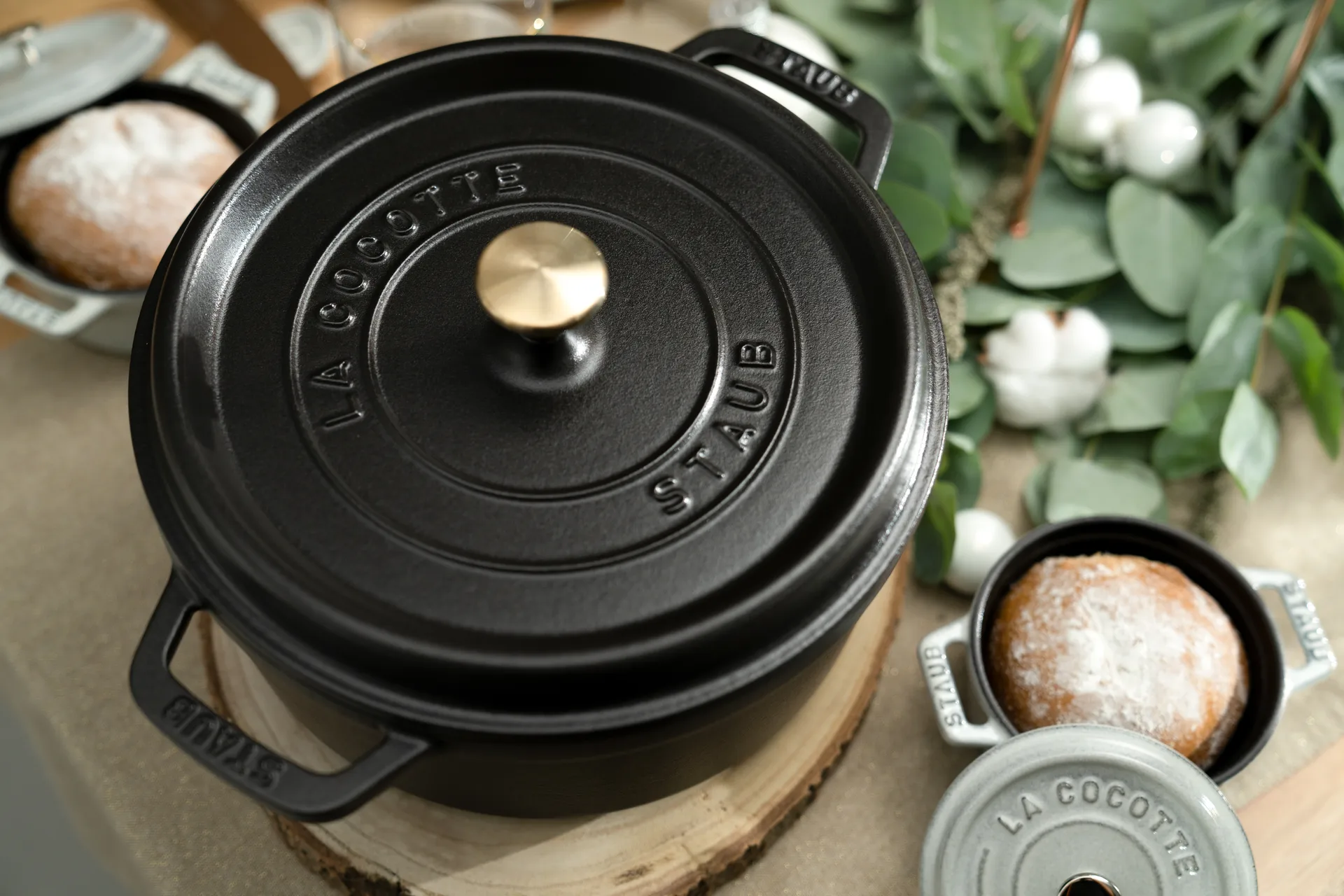 Staub La Cocotte圆形铸铁炖锅2.6升, 黑色 STAUB