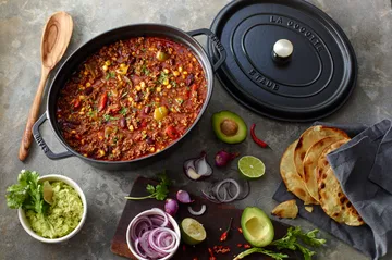 Staub La Cocotte椭圆形铸铁炖锅3.2升 - 黑色 - STAUB