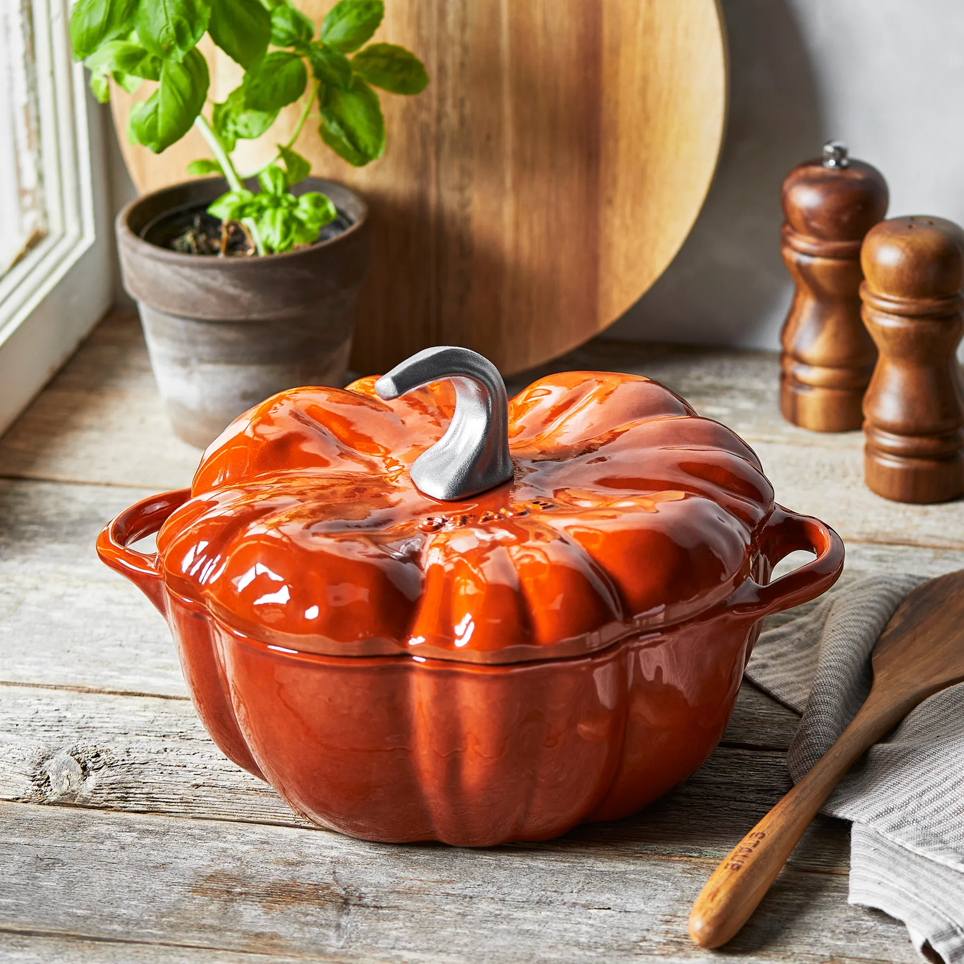 Staub La Cocotte南瓜造型铸铁炖锅3.45升, 肉桂色 STAUB