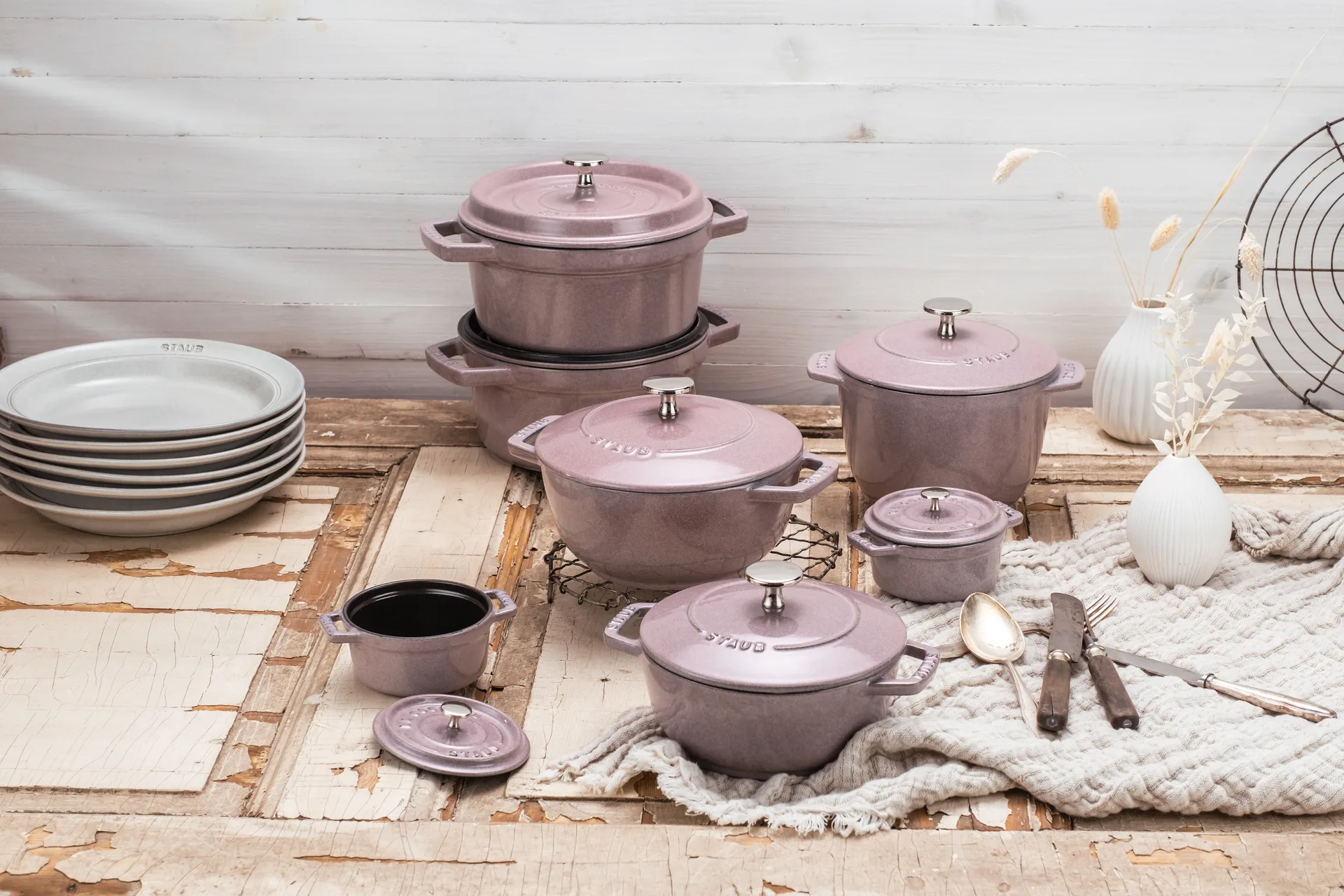 Staub La Cocotte圆形铸铁炖锅3.8升, 樱花色 STAUB
