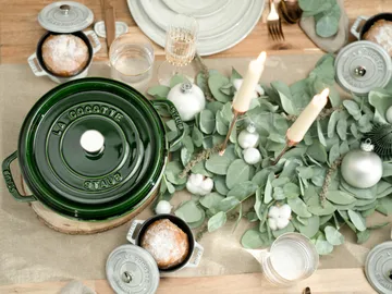 Staub La Cocotte圆形铸铁炖锅3.8升 - 罗勒绿色 - STAUB