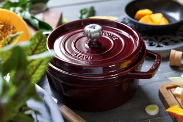 Staub La Cocotte圆形铸铁炖锅5.2升 - 石榴红色 - STAUB
