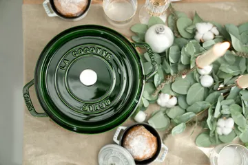 Staub La Cocotte圆形铸铁炖锅5.2升 - 罗勒绿色 - STAUB