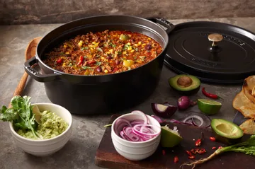 Staub La Cocotte椭圆形铸铁炖锅5.5升 - 黑色 - STAUB