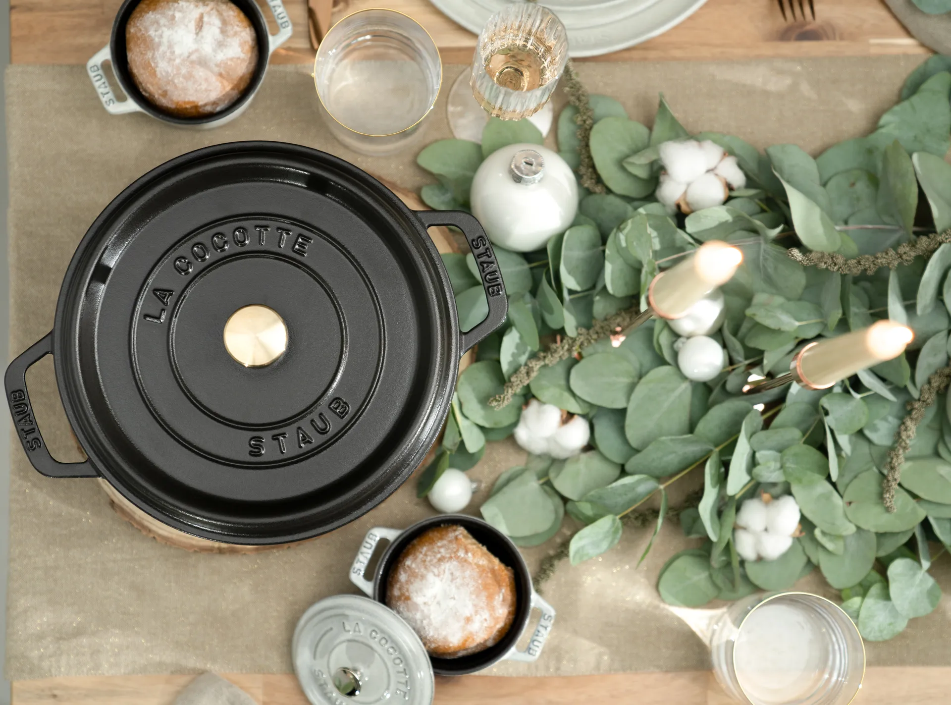 Staub La Cocotte圆形铸铁炖锅8.4升, 黑色 STAUB