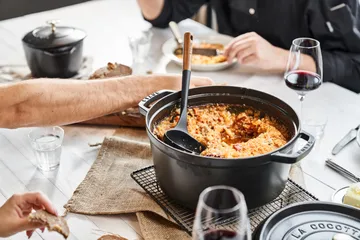 Staub La Cocotte圆形铸铁炖锅8.4升 - 黑色 - STAUB