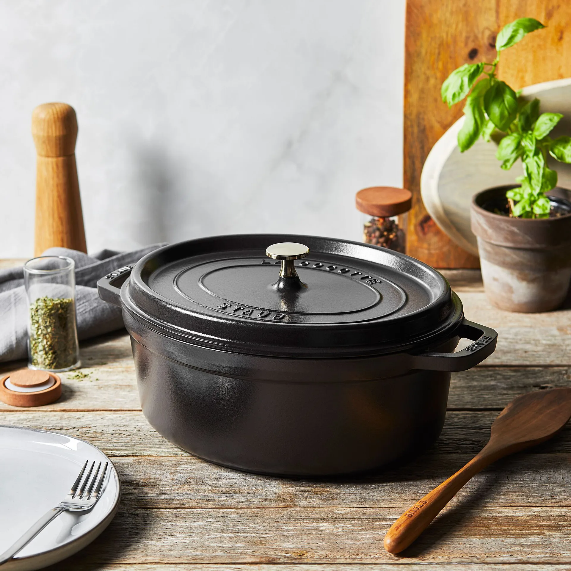 Staub oval 砂锅  dish 4.2 l, 黑色 STAUB
