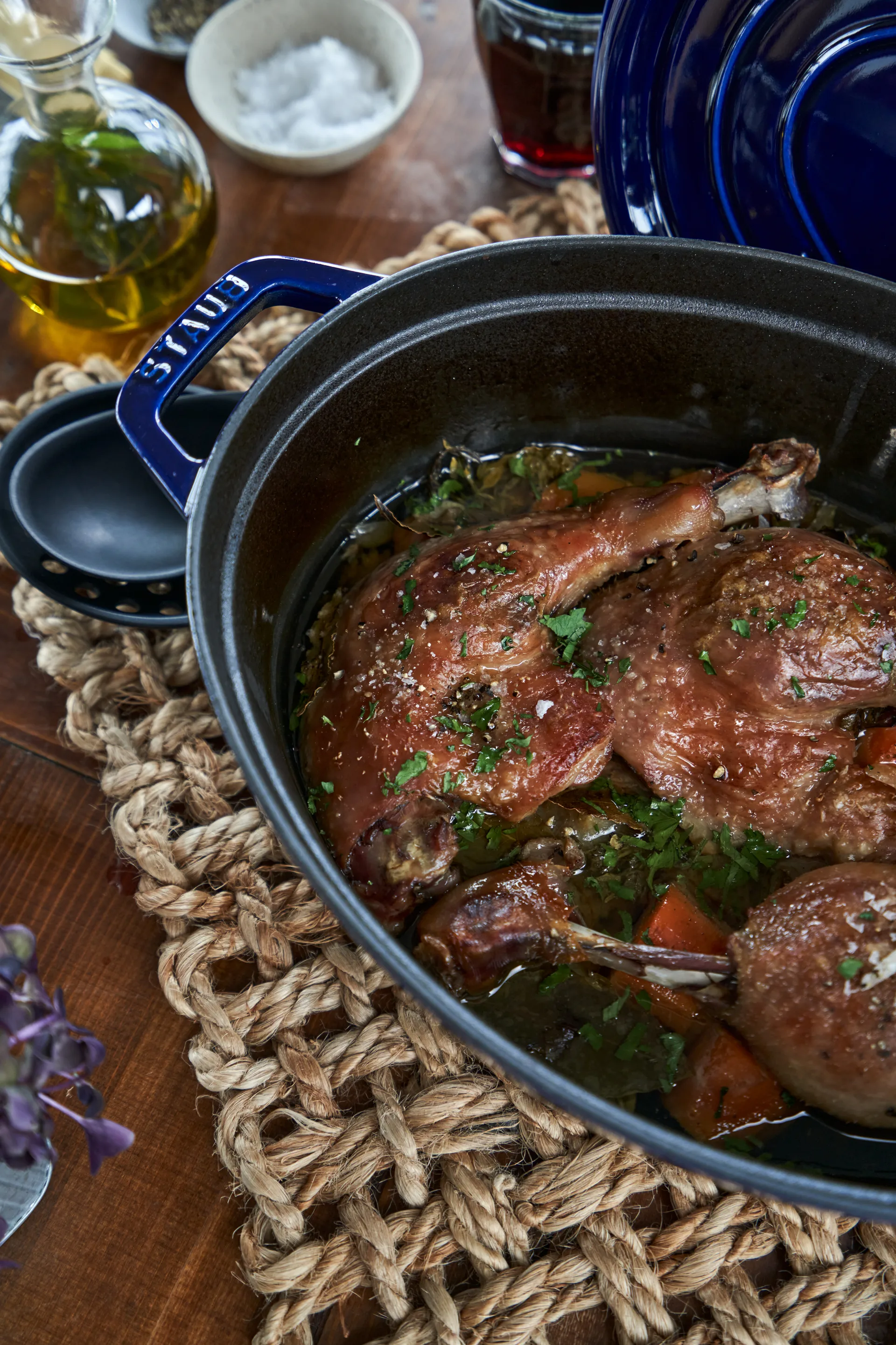 Staub oval 砂锅  dish. Three layers of enamel 4.2 l, dark 蓝色 STAUB