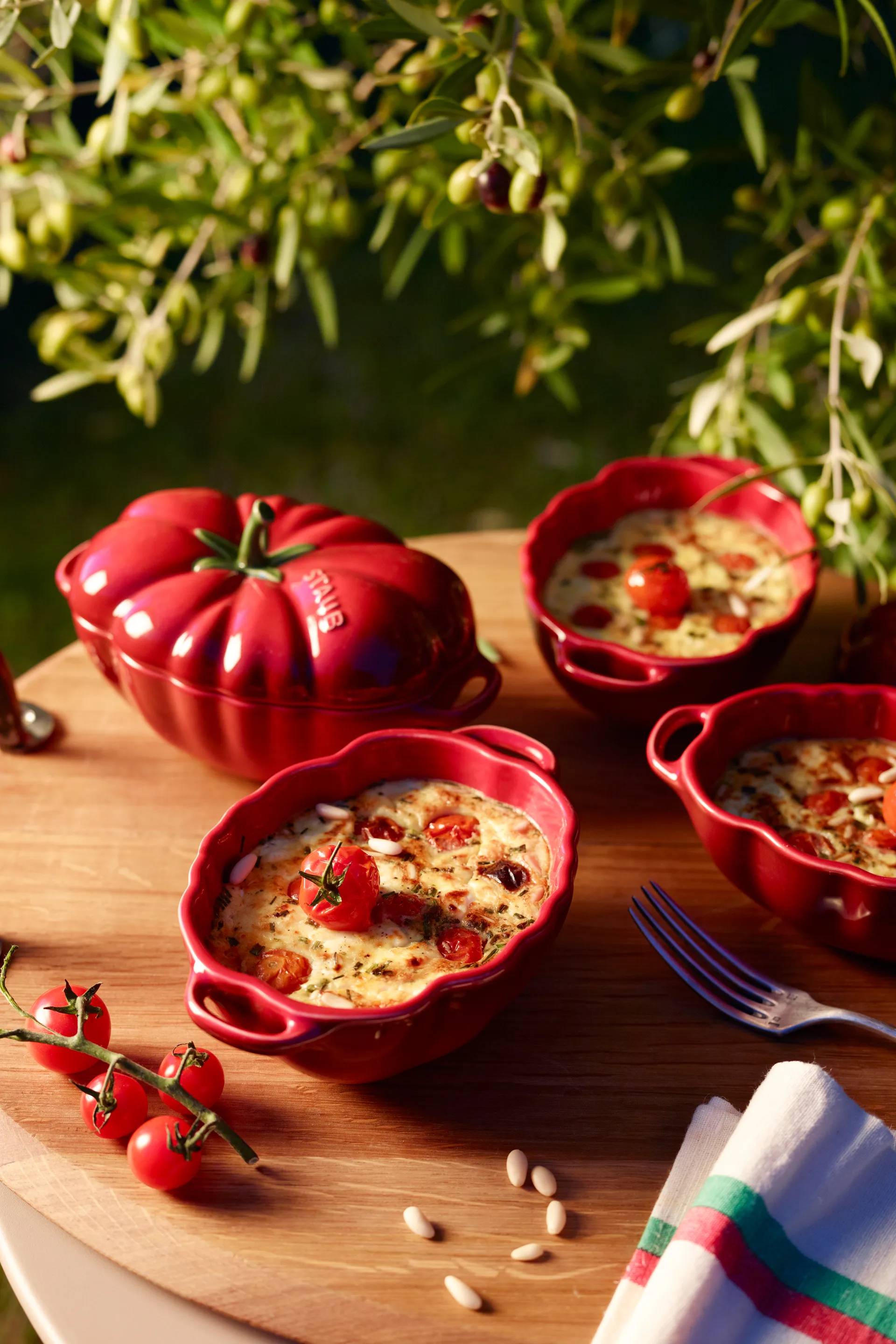 Staub tomato 砂锅  dish stoneware 0.5 l, 红色 STAUB
