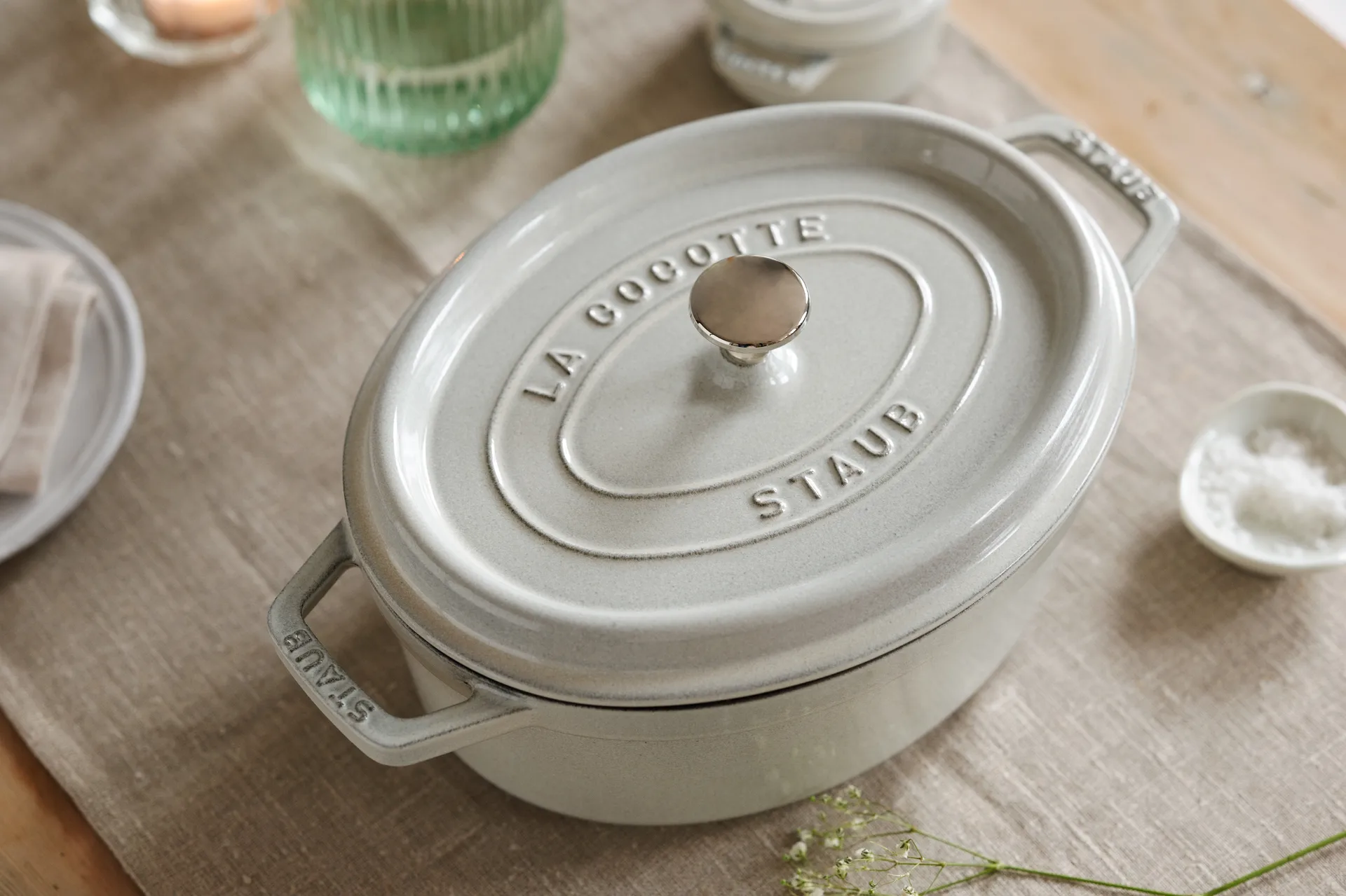 Staub White Truffle 椭圆形炖锅, 4.2升 STAUB